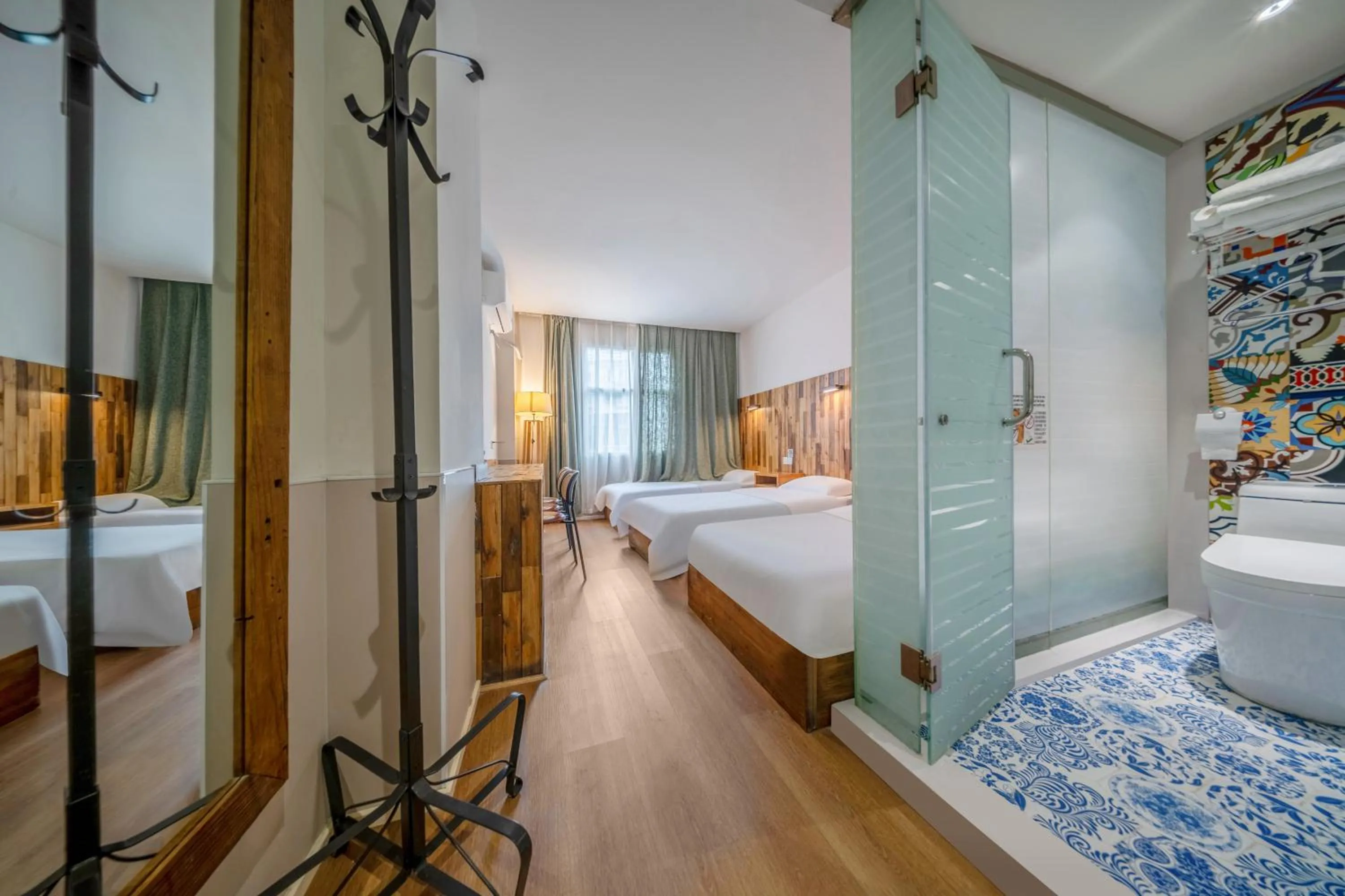 Shower, Bed in SONDERIA Lazybones Hostel- Wenshu Temple Side, Chill Hostel with All-Day Brunch, Travel Agency in English & Local Bar Vibes