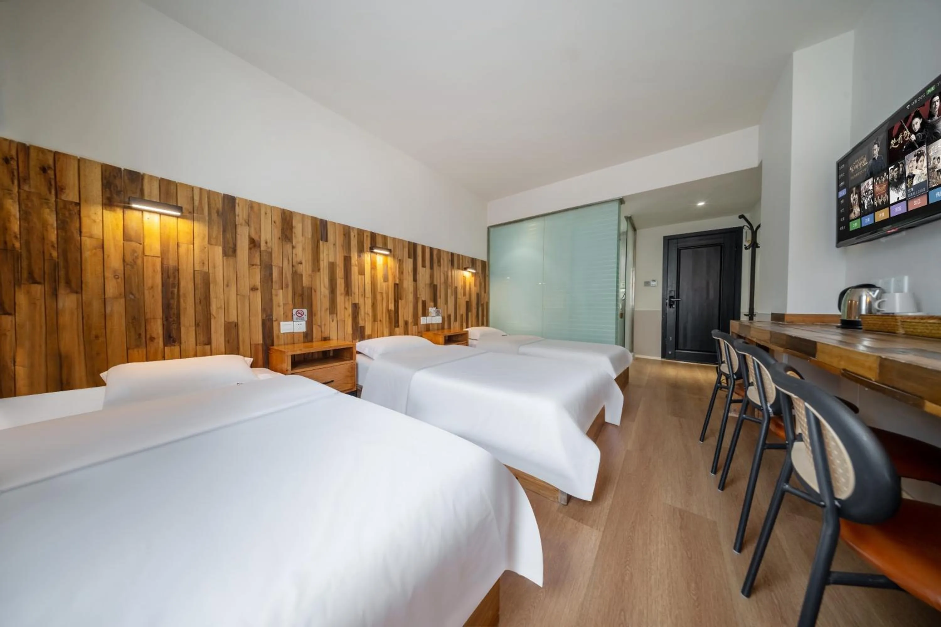 Bed in SONDERIA Lazybones Hostel- Wenshu Temple Side, Chill Hostel with All-Day Brunch, Travel Agency in English & Local Bar Vibes