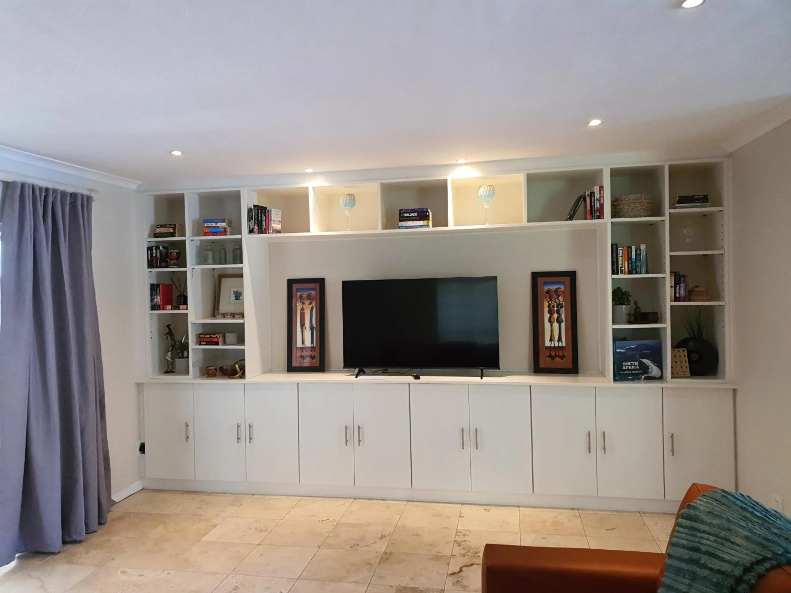 Communal lounge/ TV room in Wild Olive Guest House & Villa