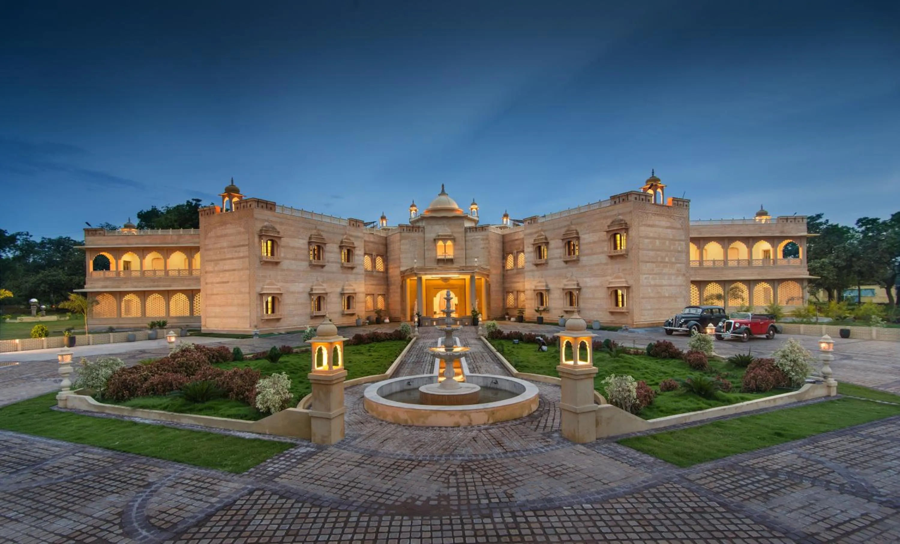 Facade/entrance in Syna Heritage Hotel