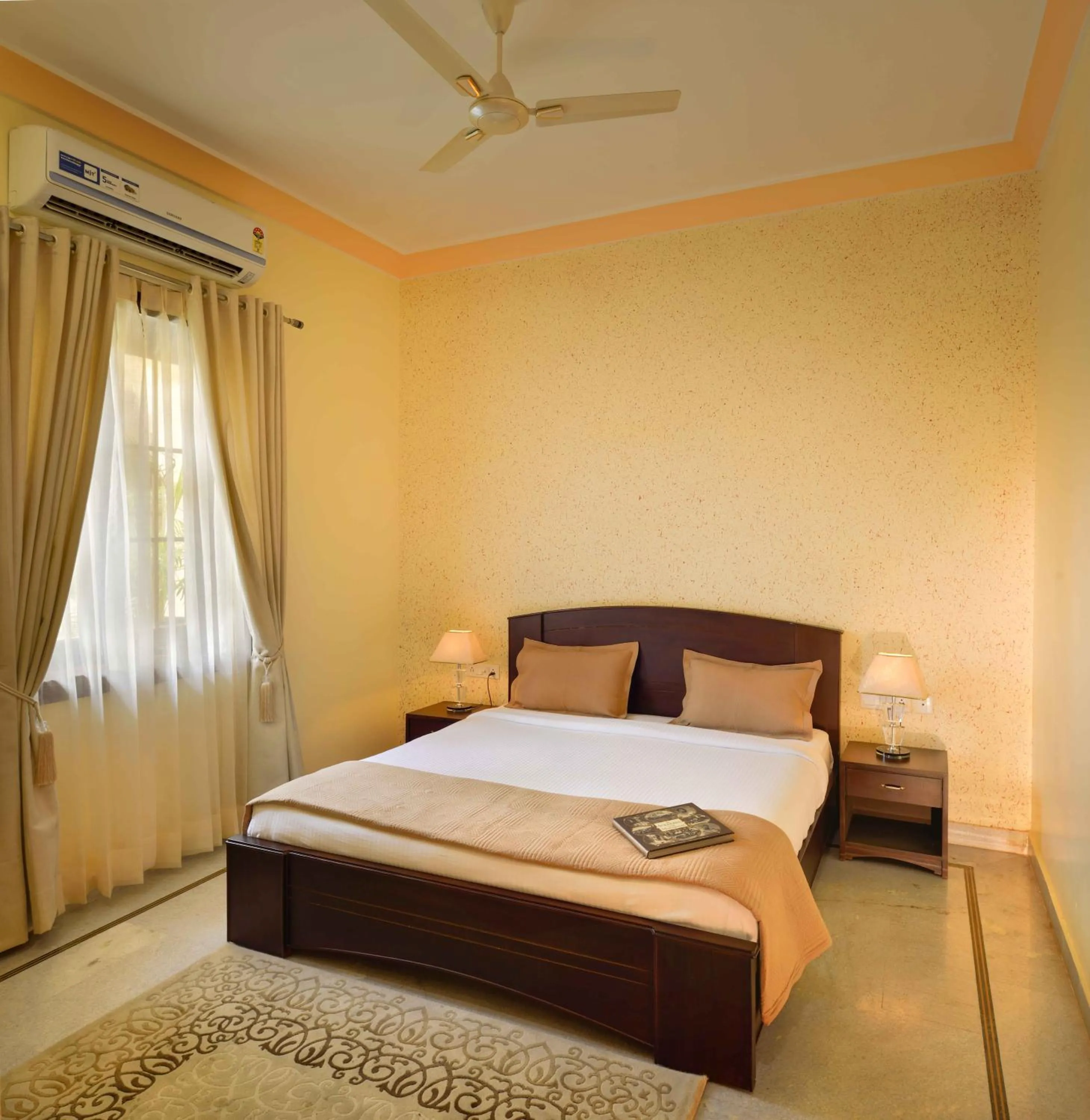 Bed in Syna Heritage Hotel