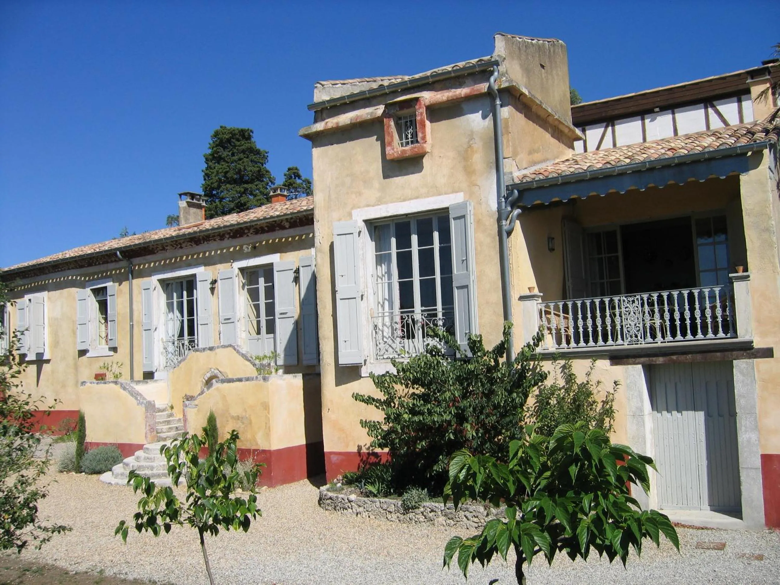 Property building in La Rougeanne