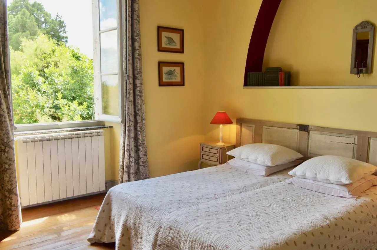 Bedroom in La Rougeanne