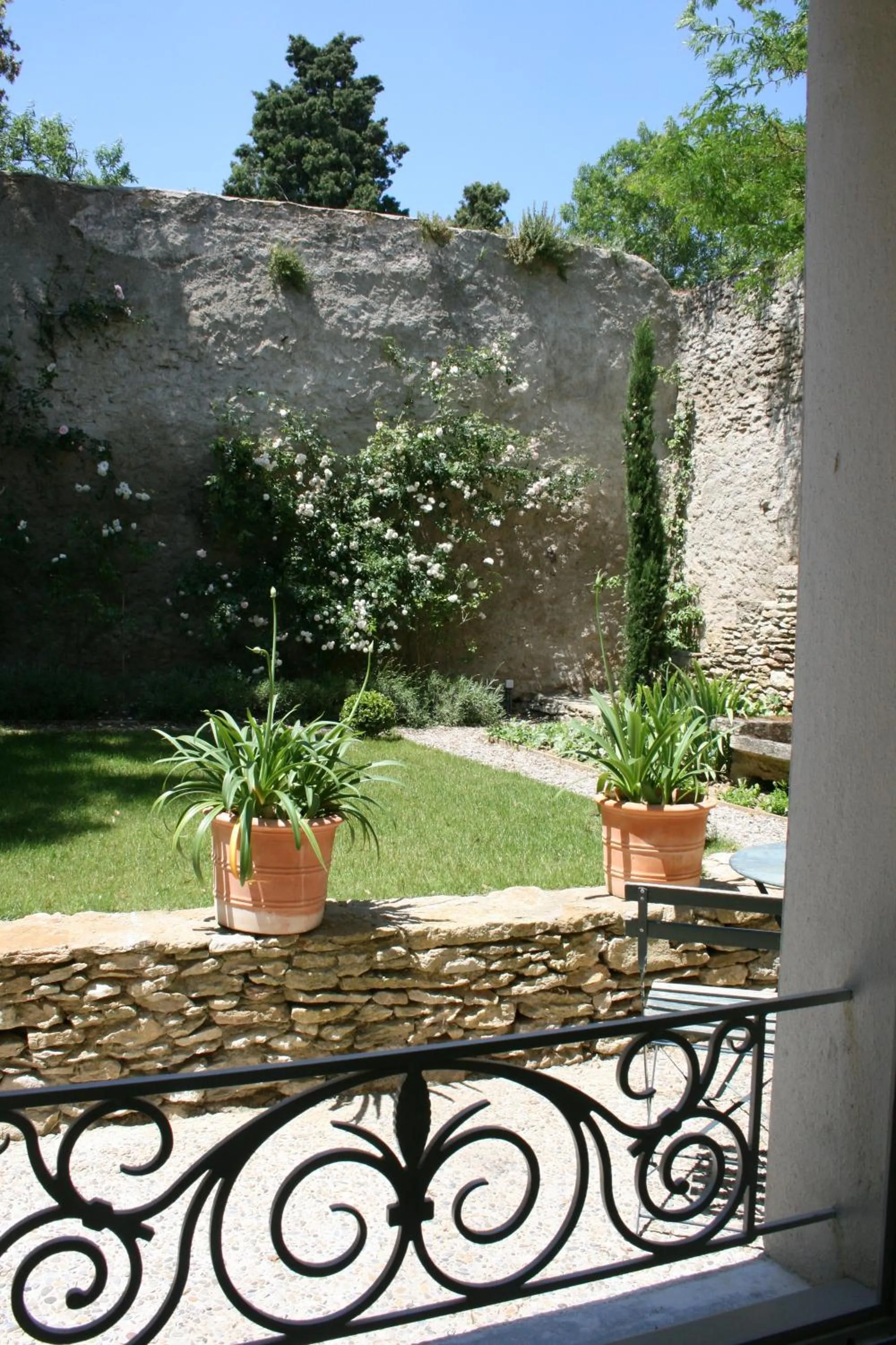 Decorative detail in La Rougeanne