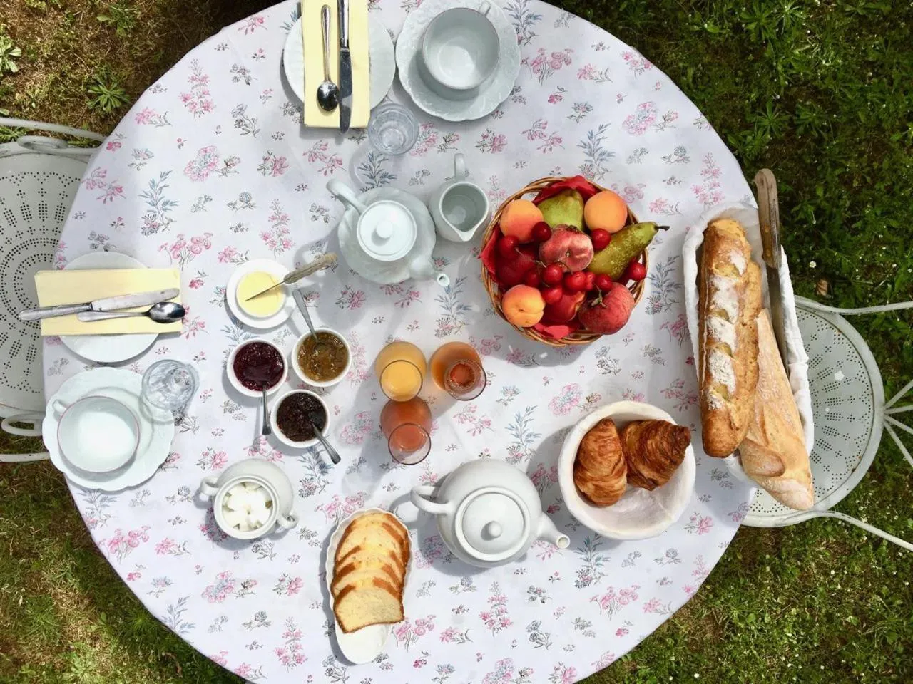 Breakfast in La Rougeanne