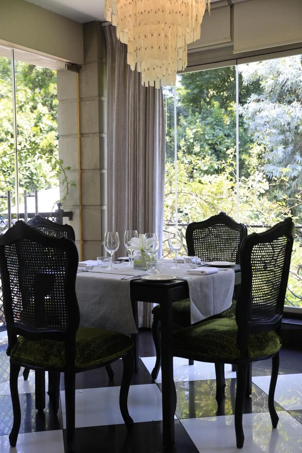 Restaurant/places to eat in Fairlawns Boutique Hotel & Spa