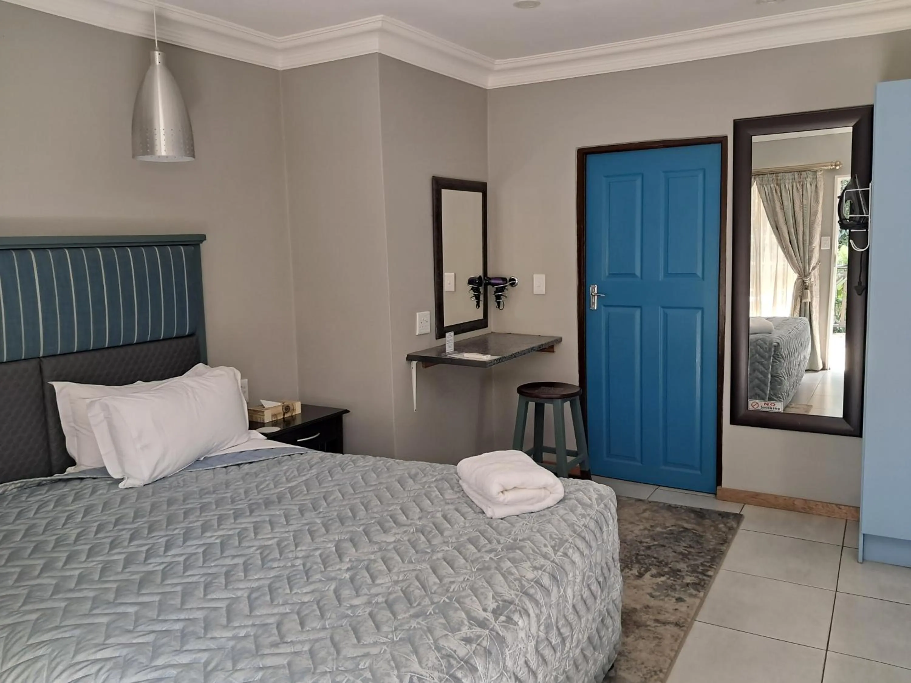 Bedroom, Bed in Constantia Manor Guest House