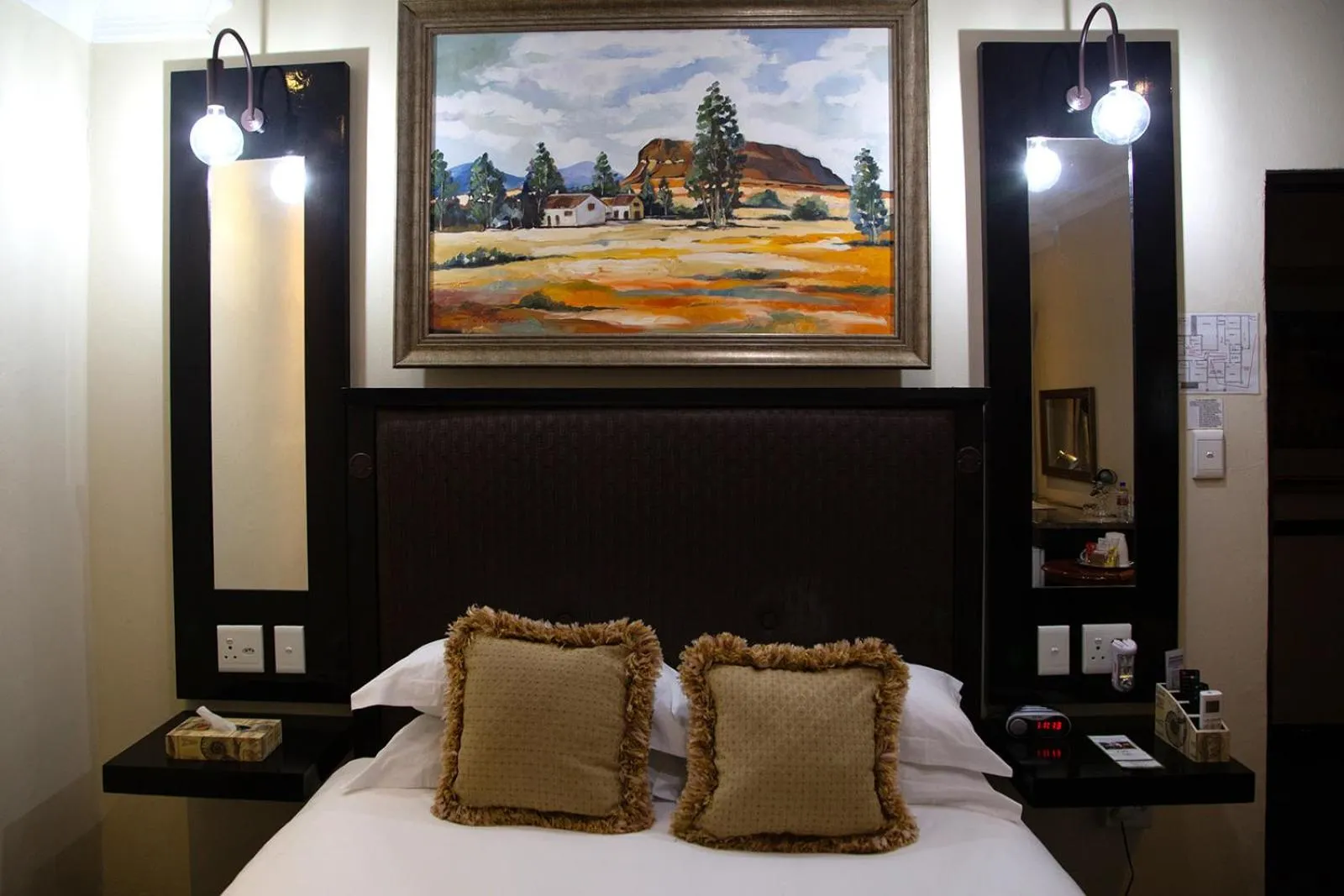 Quiet street view, Bed in Constantia Manor Guest House