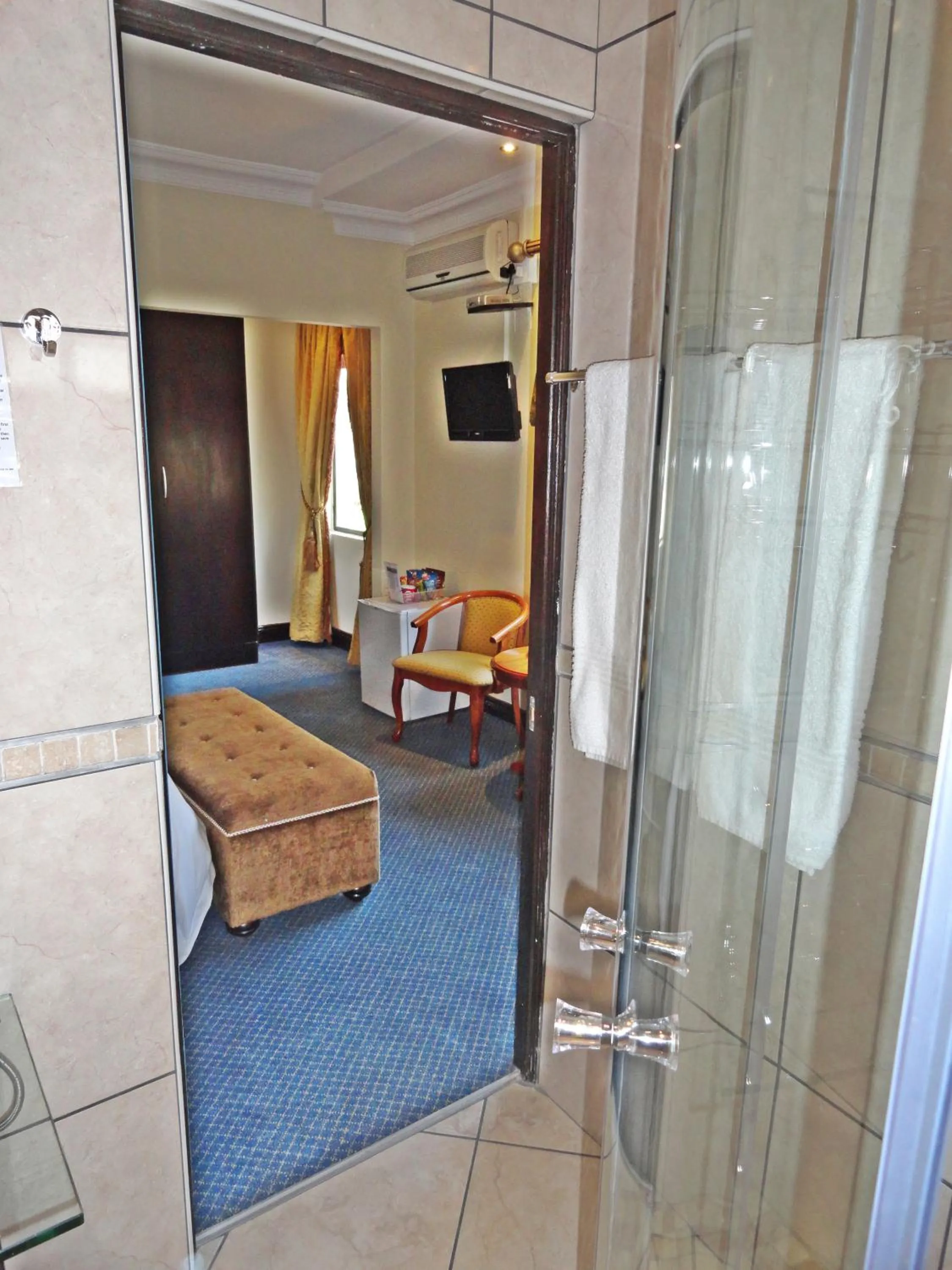 Bedroom, Bed in Constantia Manor Guest House