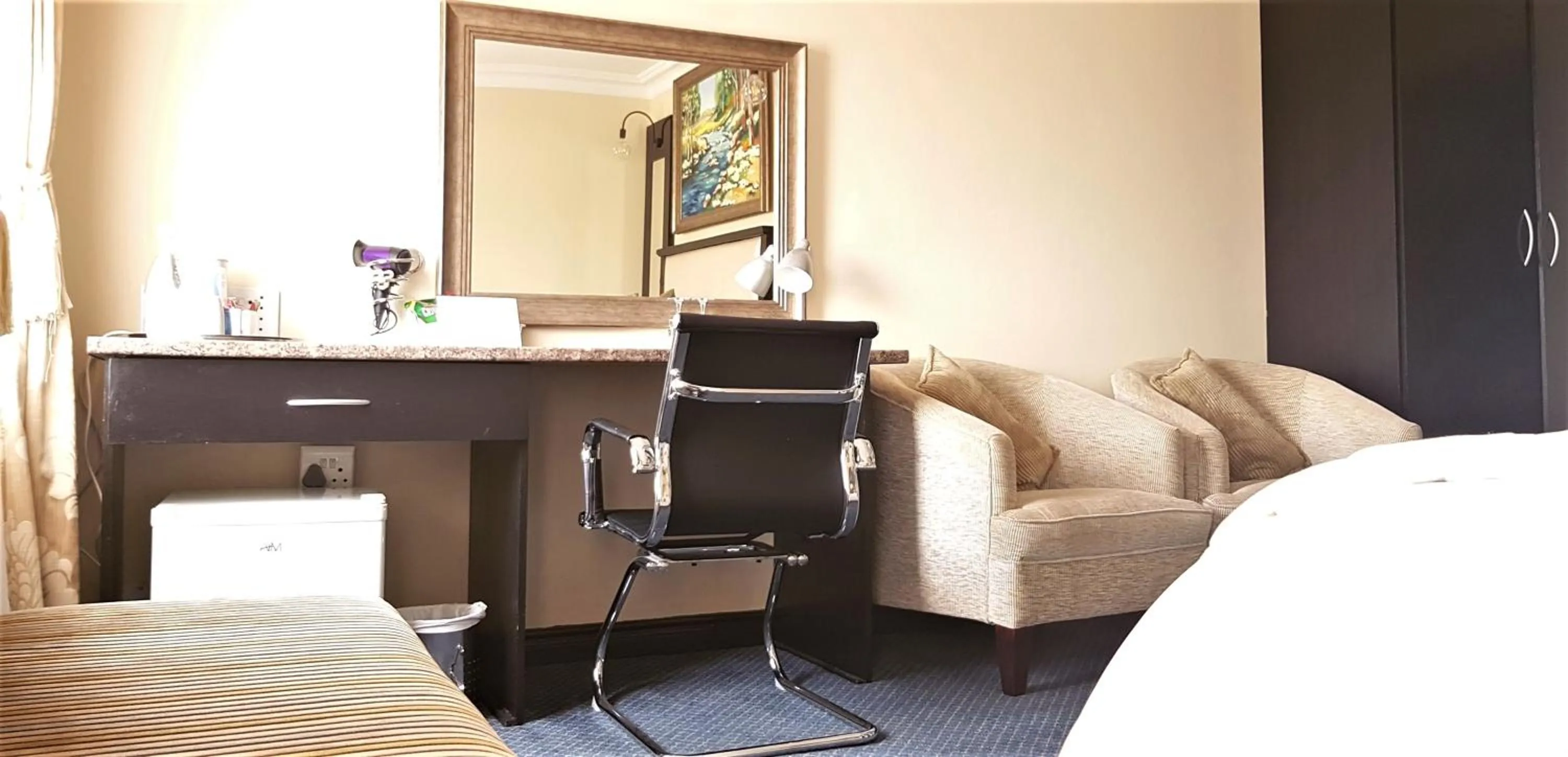 TV and multimedia, Bed in Constantia Manor Guest House