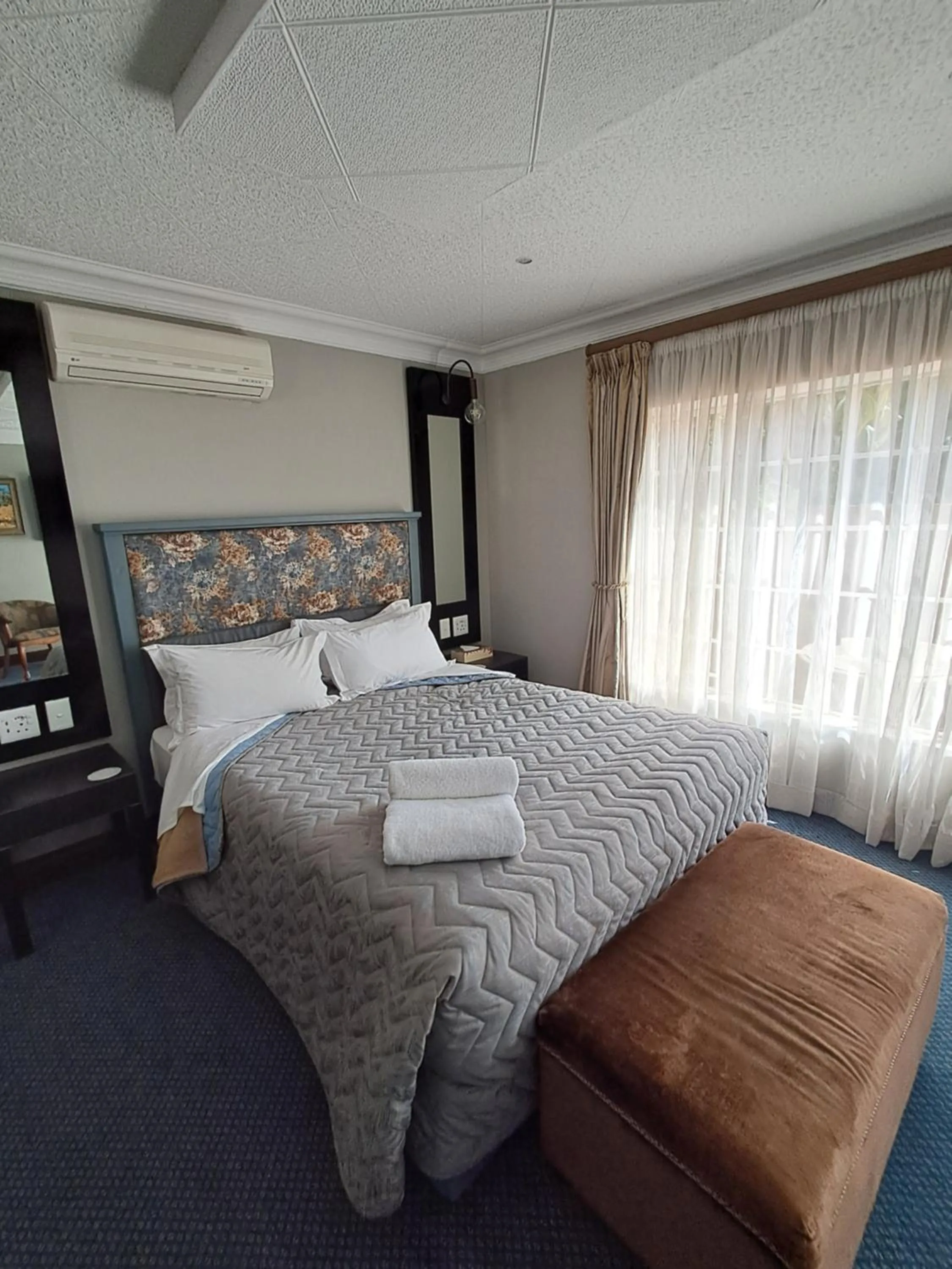 Photo of the whole room, Bed in Constantia Manor Guest House