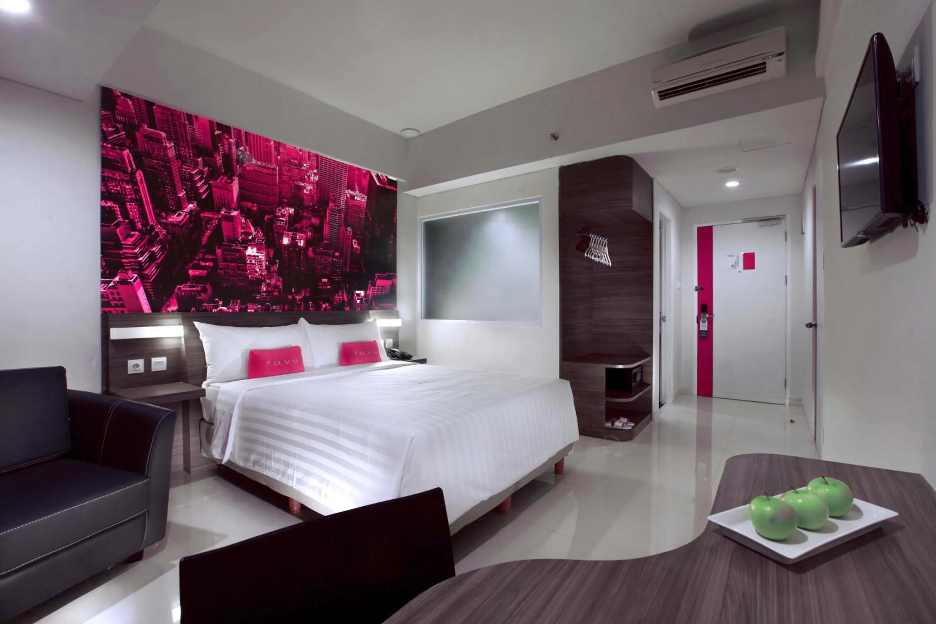 Photo of the whole room, Bed in favehotel Pekanbaru