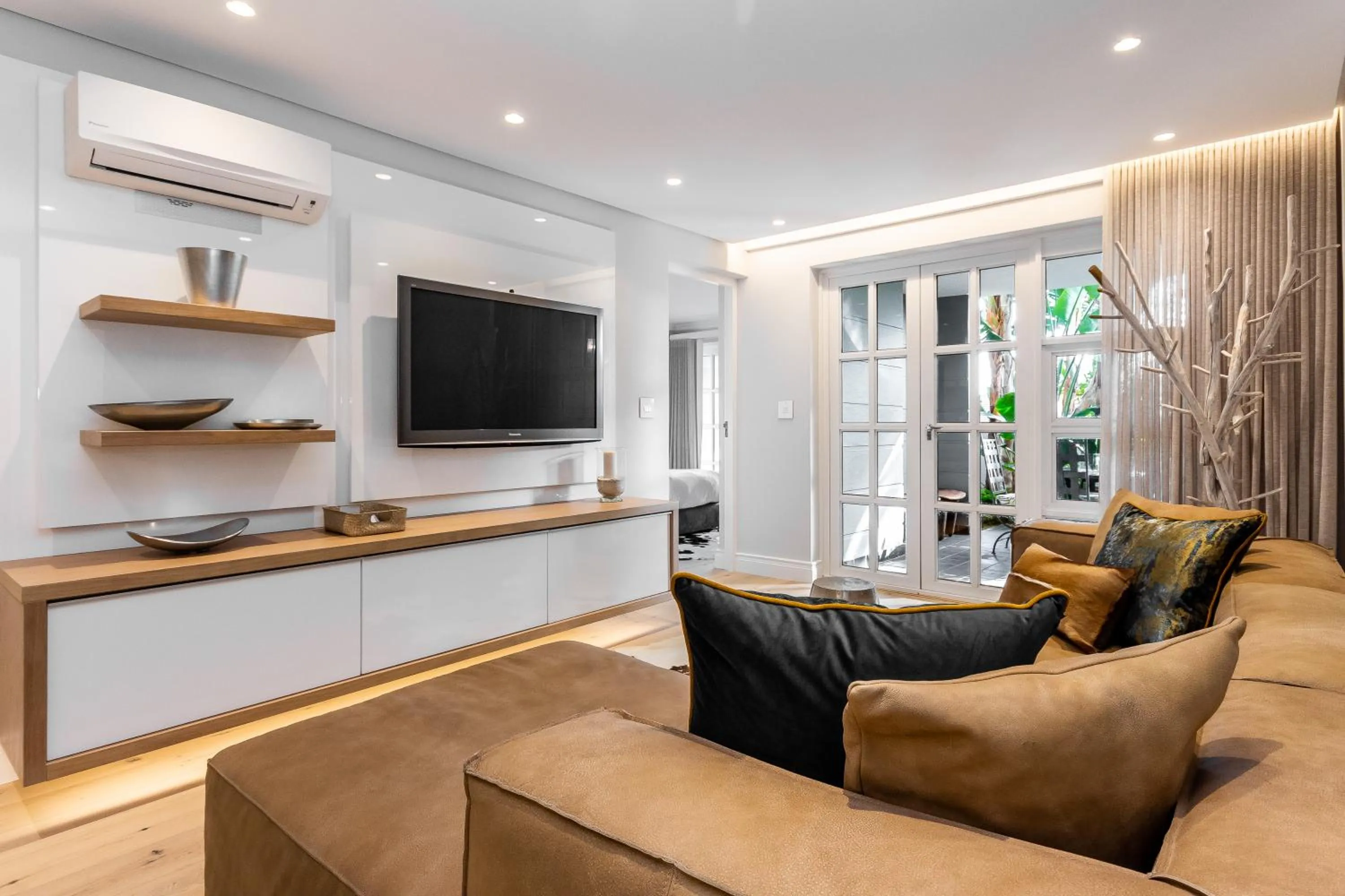 TV and multimedia in Romney Park Luxury Apartments by The Stay Collection