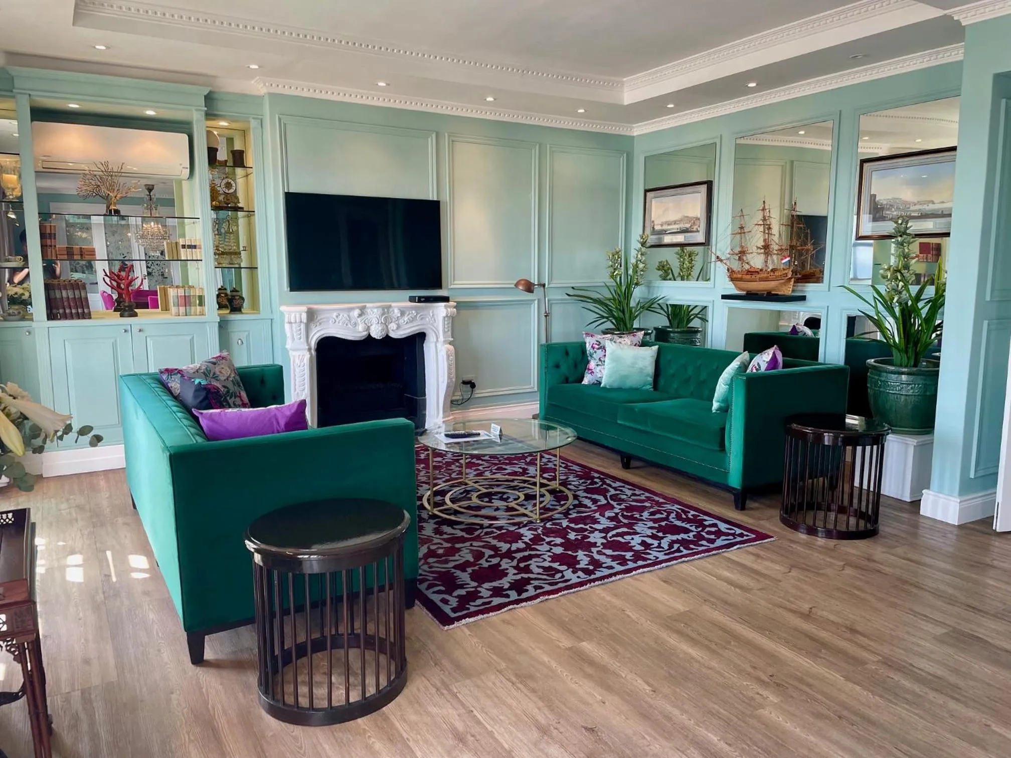 TV and multimedia in Romney Park Luxury Apartments by The Stay Collection