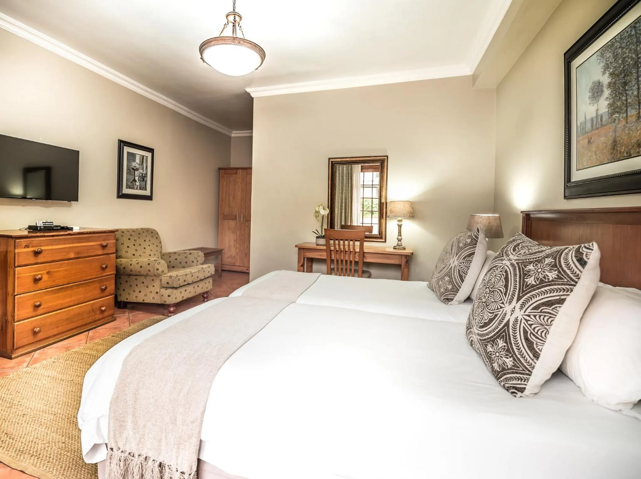 Bedroom, Bed in Oak Tree Lodge