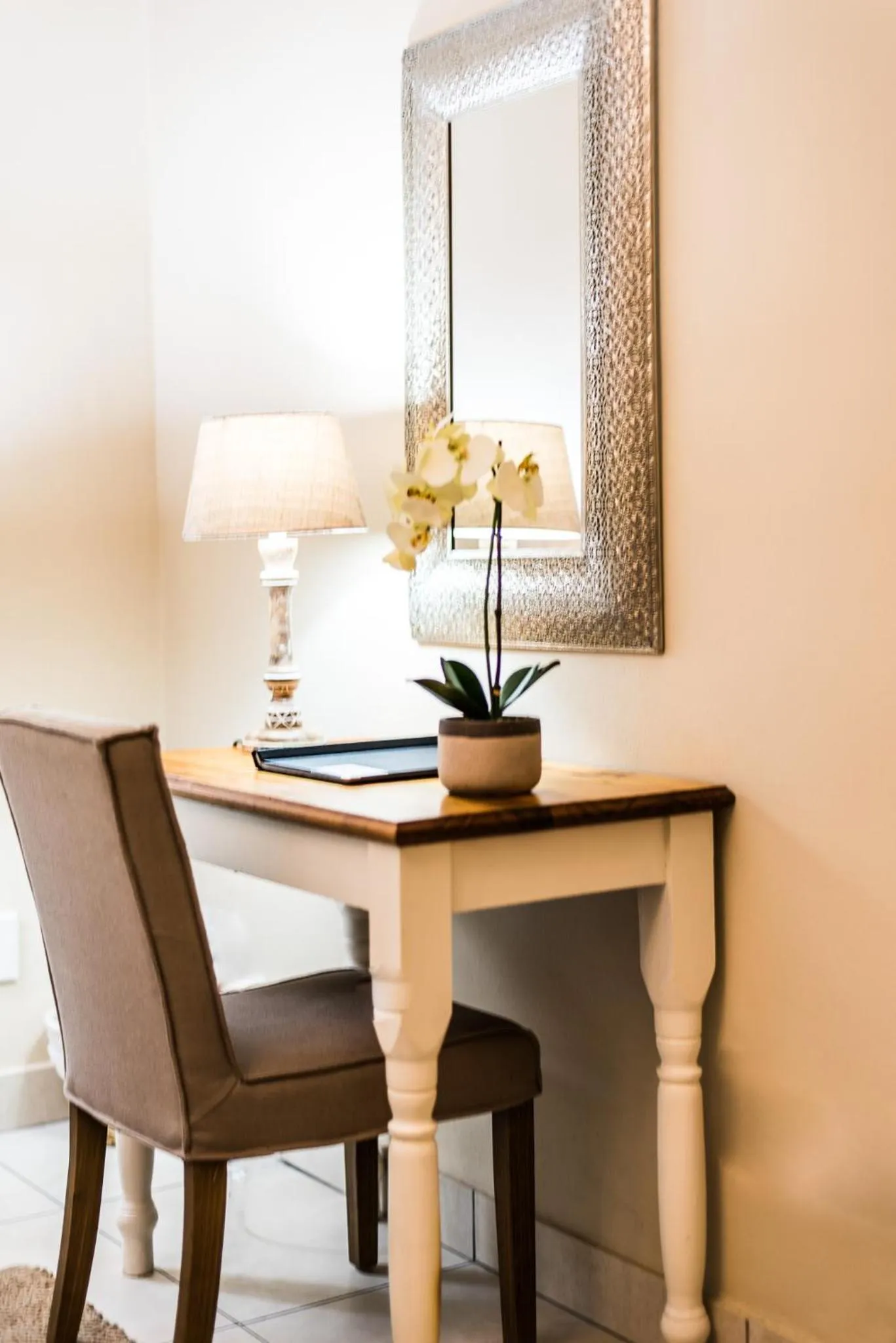 Decorative detail in Oak Tree Lodge