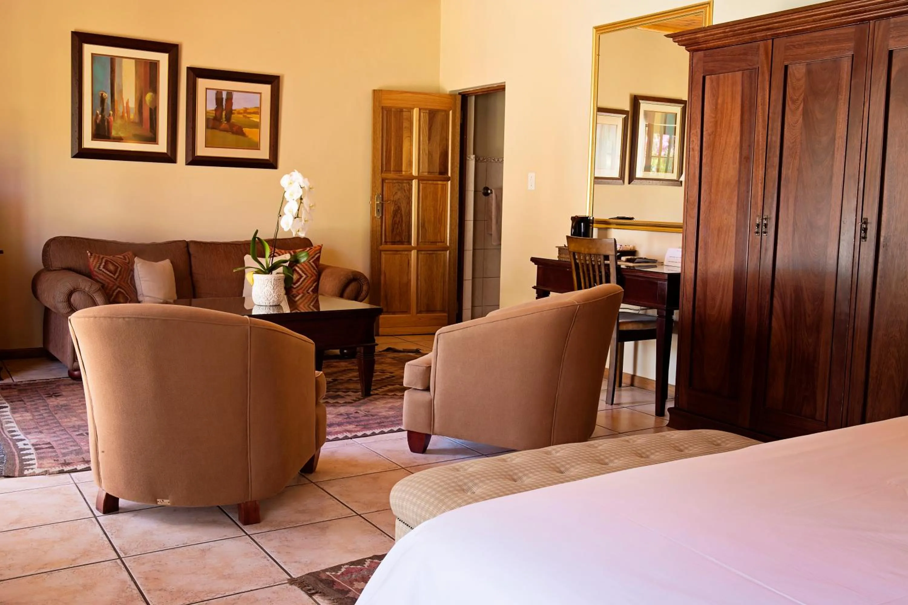 Photo of the whole room, Bed in Oak Tree Lodge