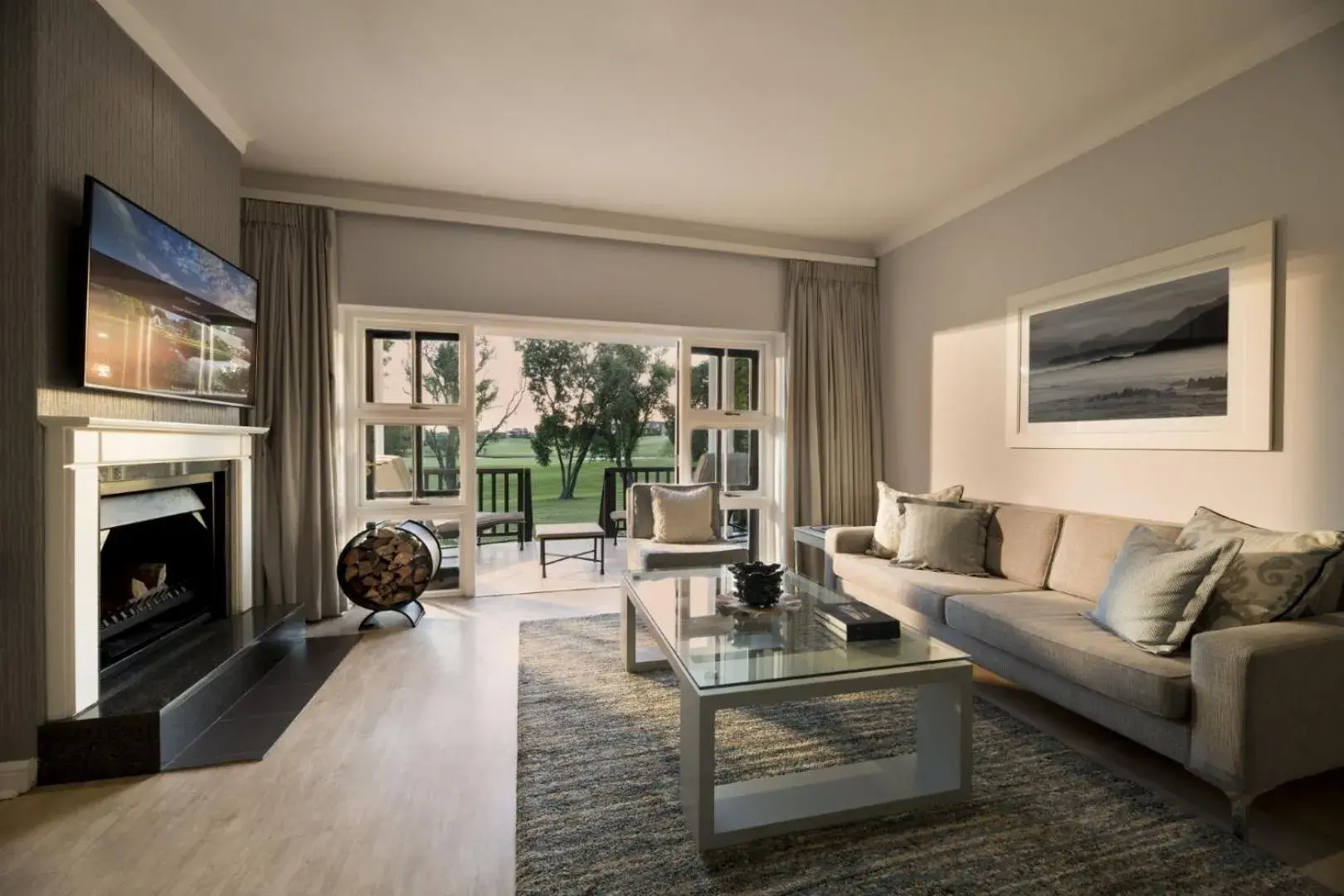 One-Bedroom Suite Single in Fancourt Hotel One-Bedroom Suite Single in Fancourt Hotel