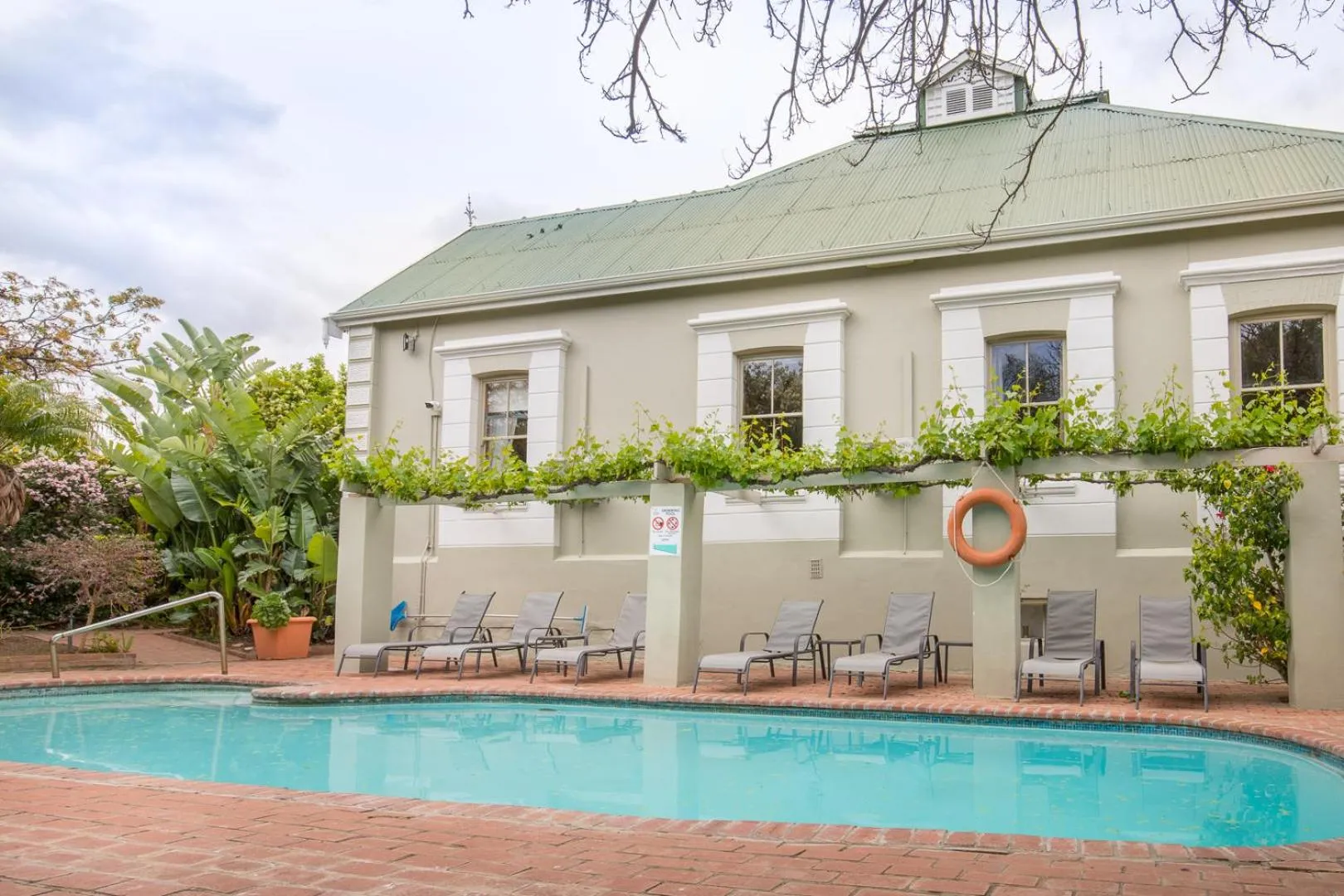 Swimming pool in Montagu Country Hotel