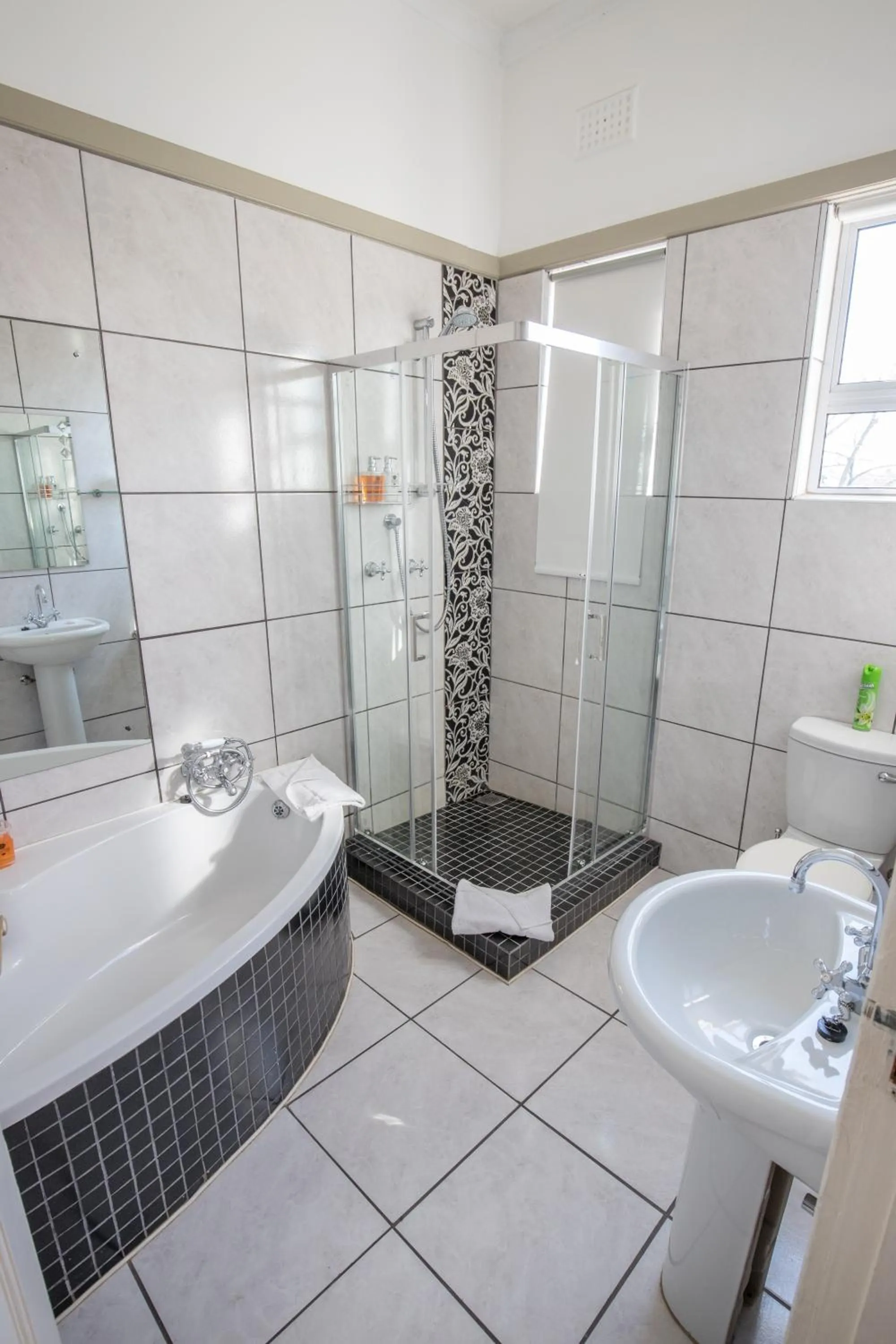 Bathroom in Montagu Country Hotel