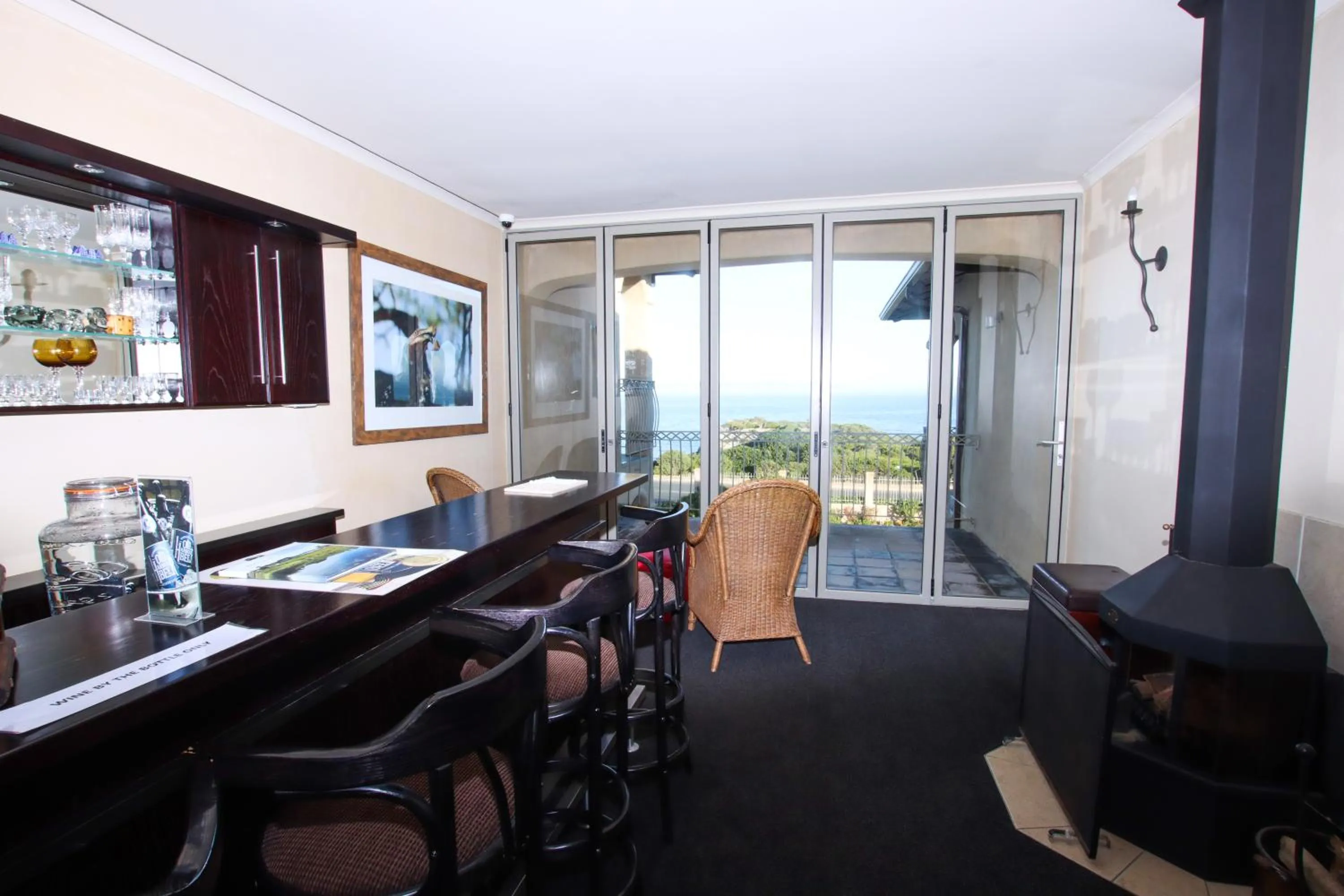 Lounge or bar in On The Cliff Guest House