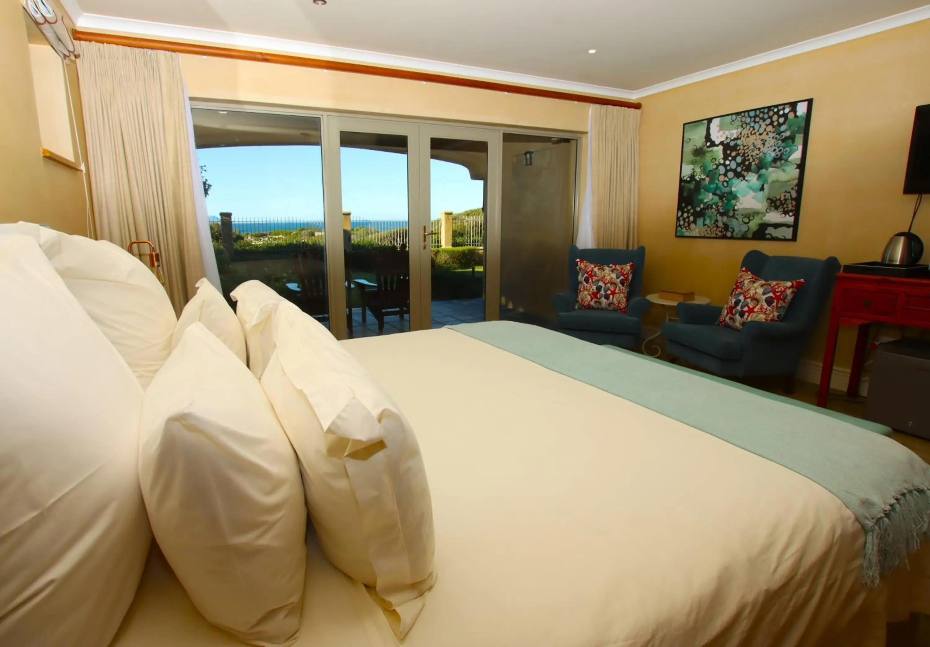 Photo of the whole room, Bed in On The Cliff Guest House