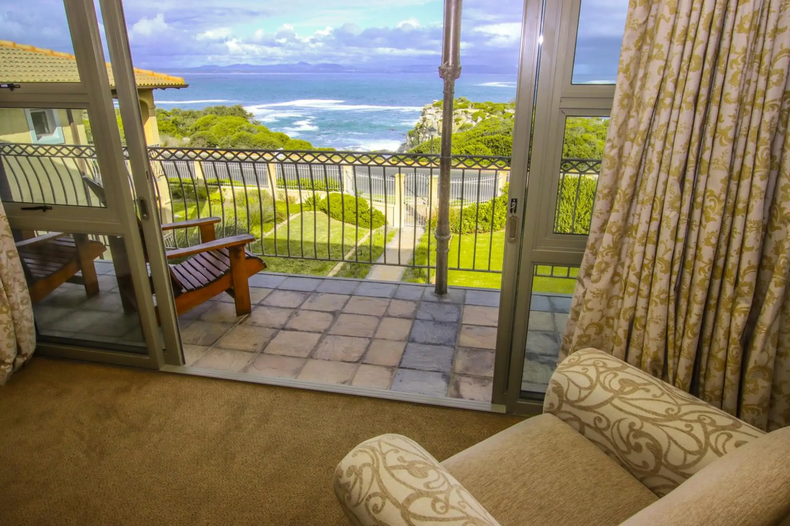 Penthouse Suite in On The Cliff Guest House Penthouse Suite in On The Cliff Guest House