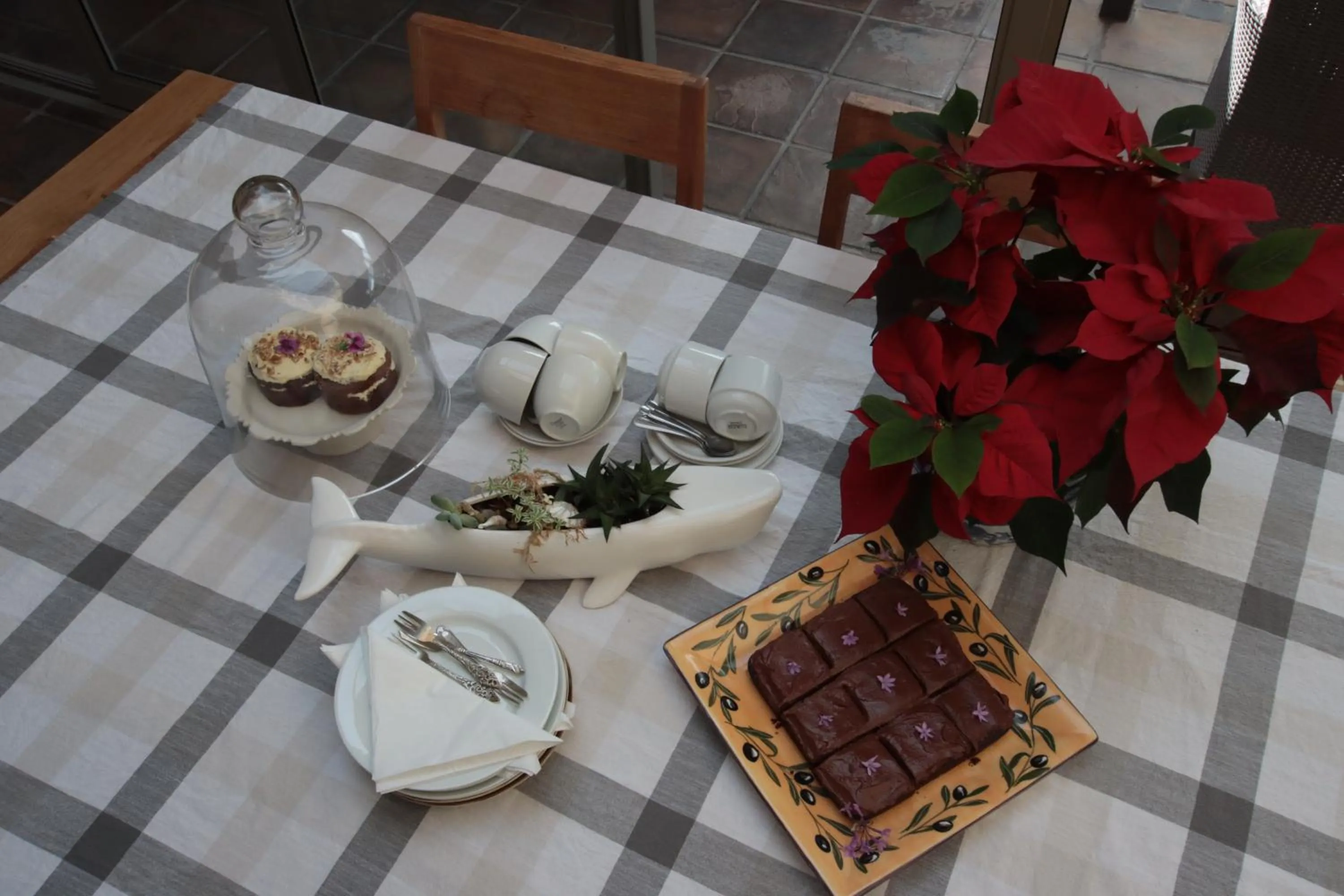 Restaurant/places to eat in On The Cliff Guest House