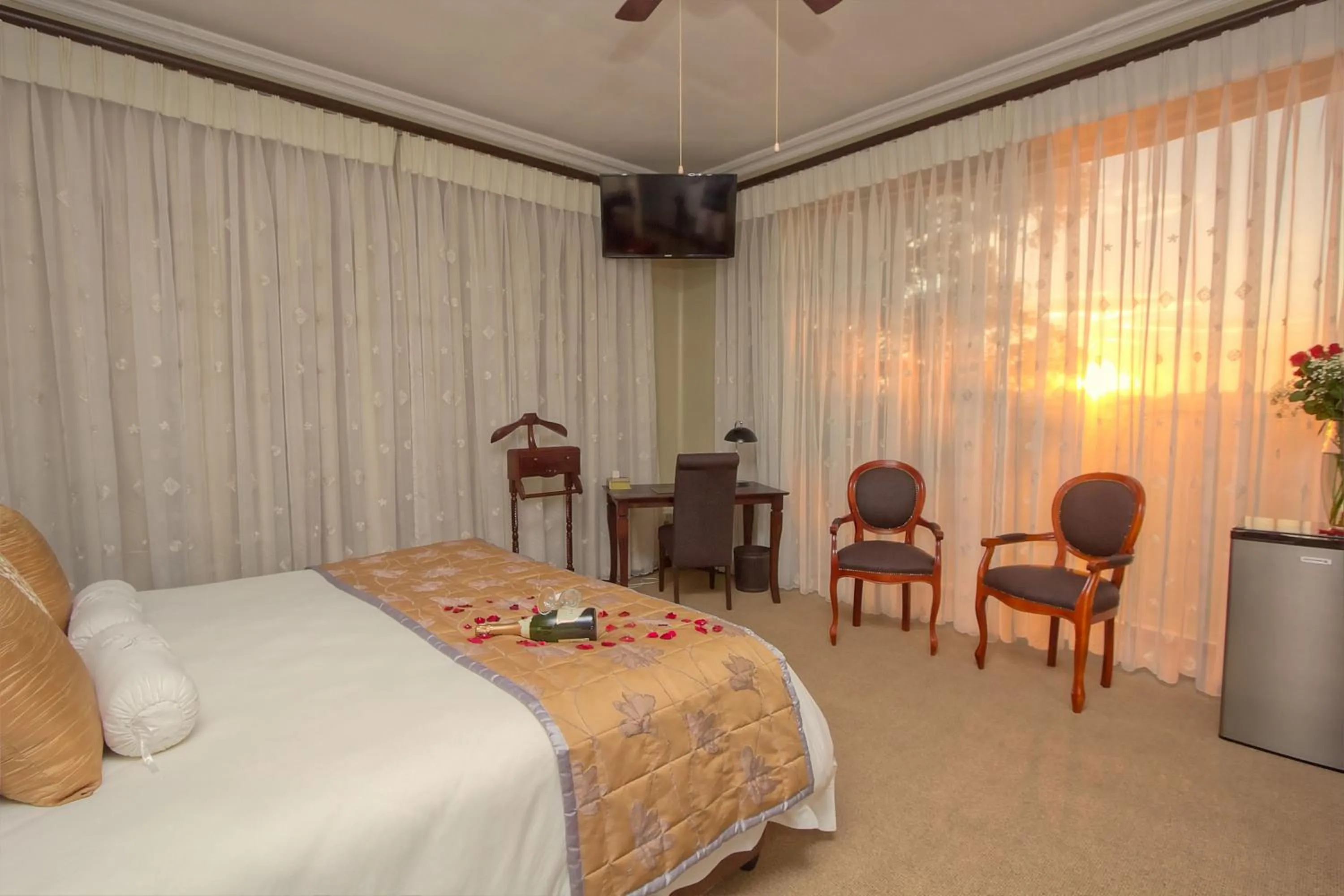 Activities, Bed in Leopardsong Manor