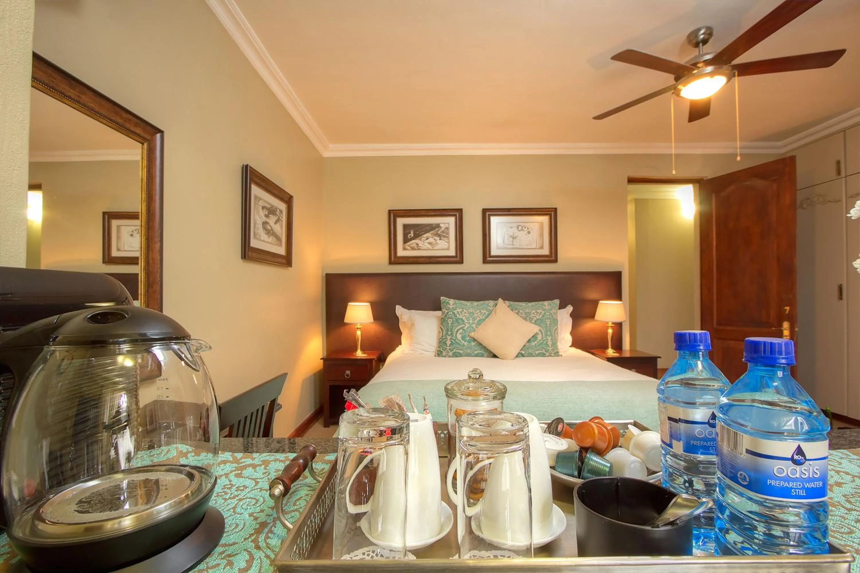 Coffee/tea facilities, Bed in Leopardsong Manor