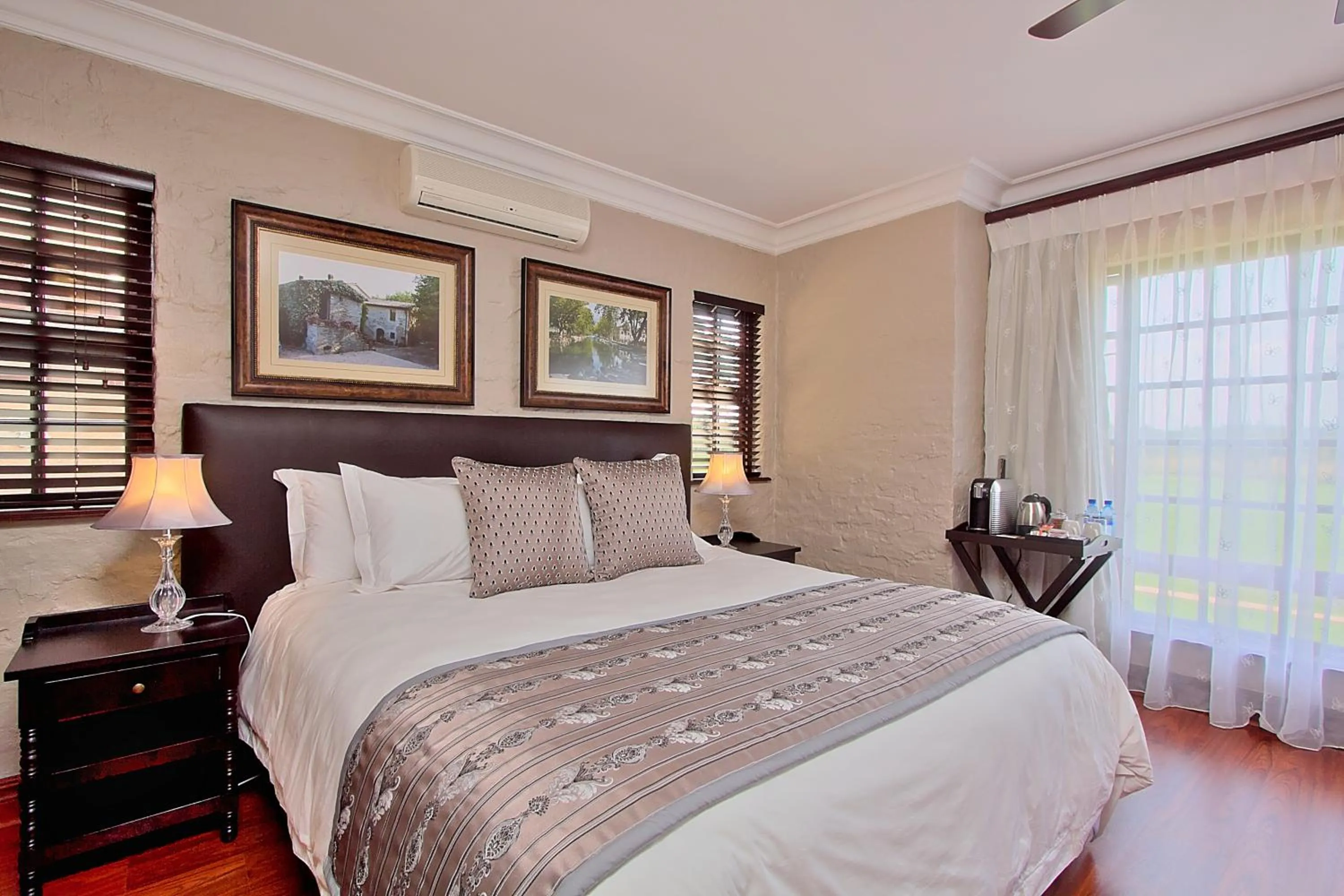 Bedroom, Bed in Leopardsong Manor