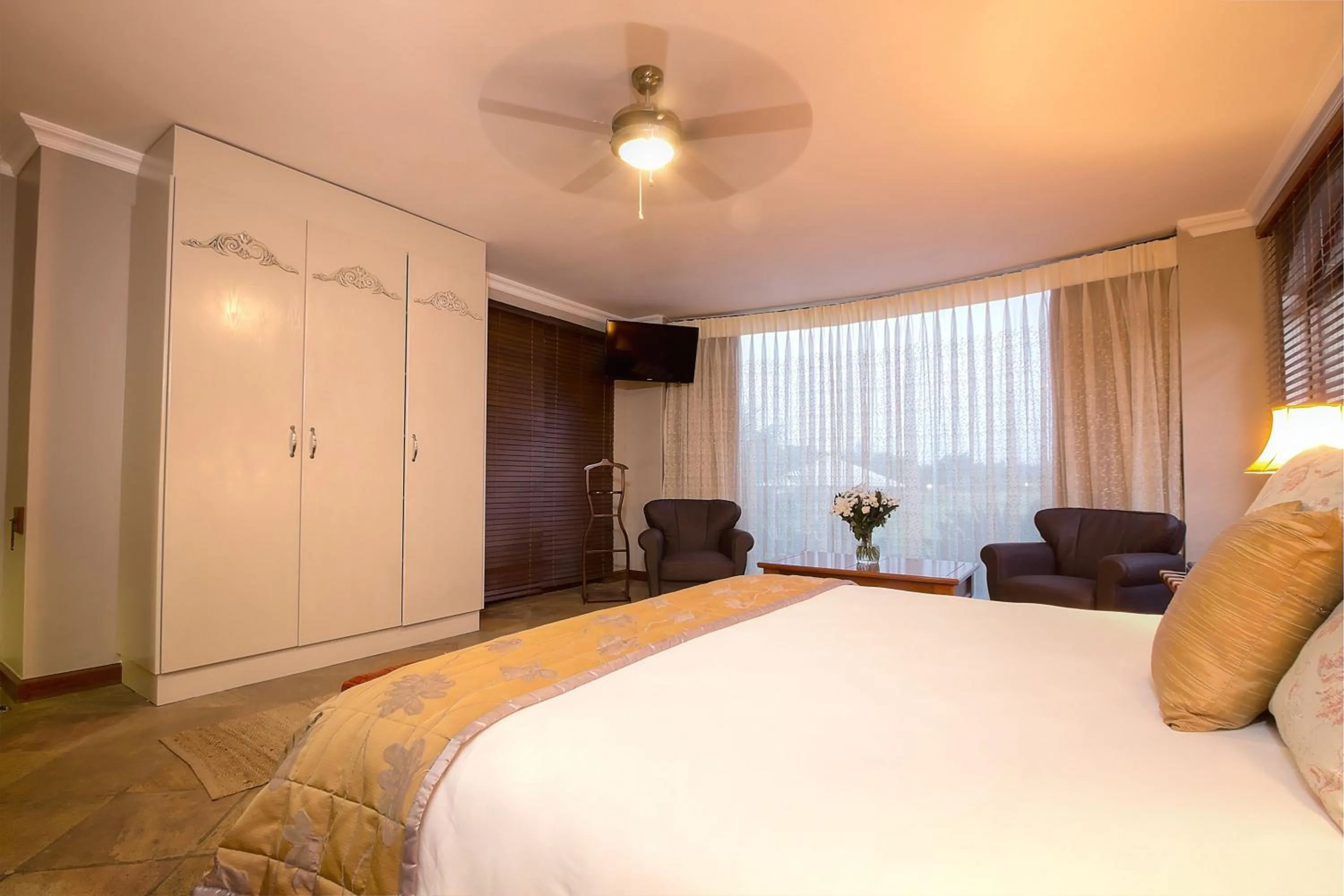 View (from property/room), Bed in Leopardsong Manor