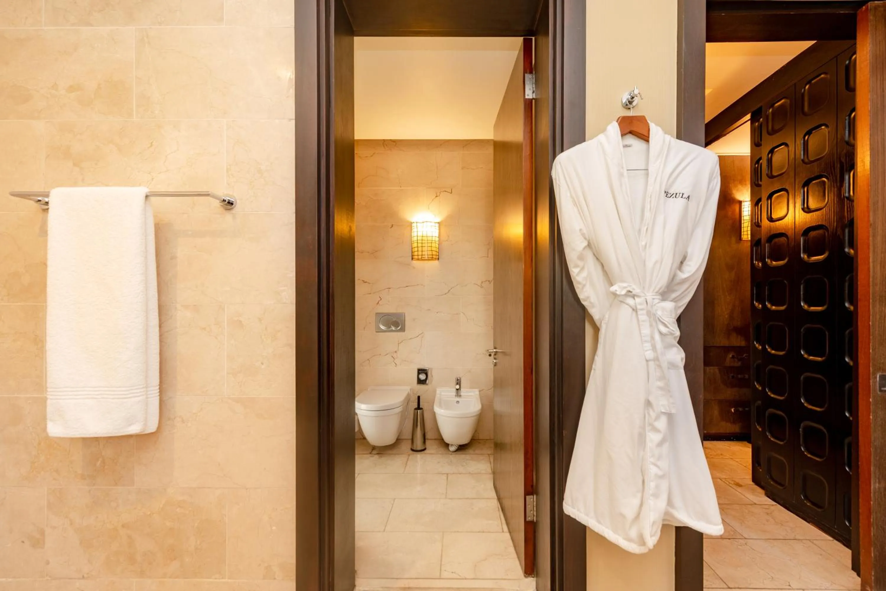 Toilet in Pezula Nature Retreat