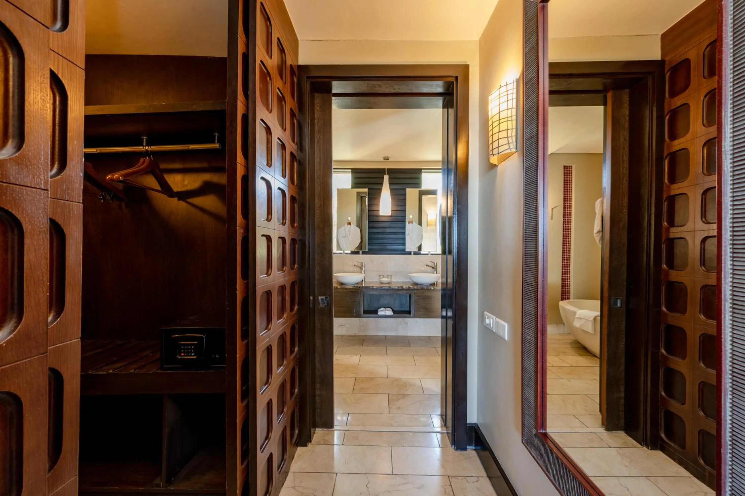 wardrobe, Bed in Pezula Nature Retreat