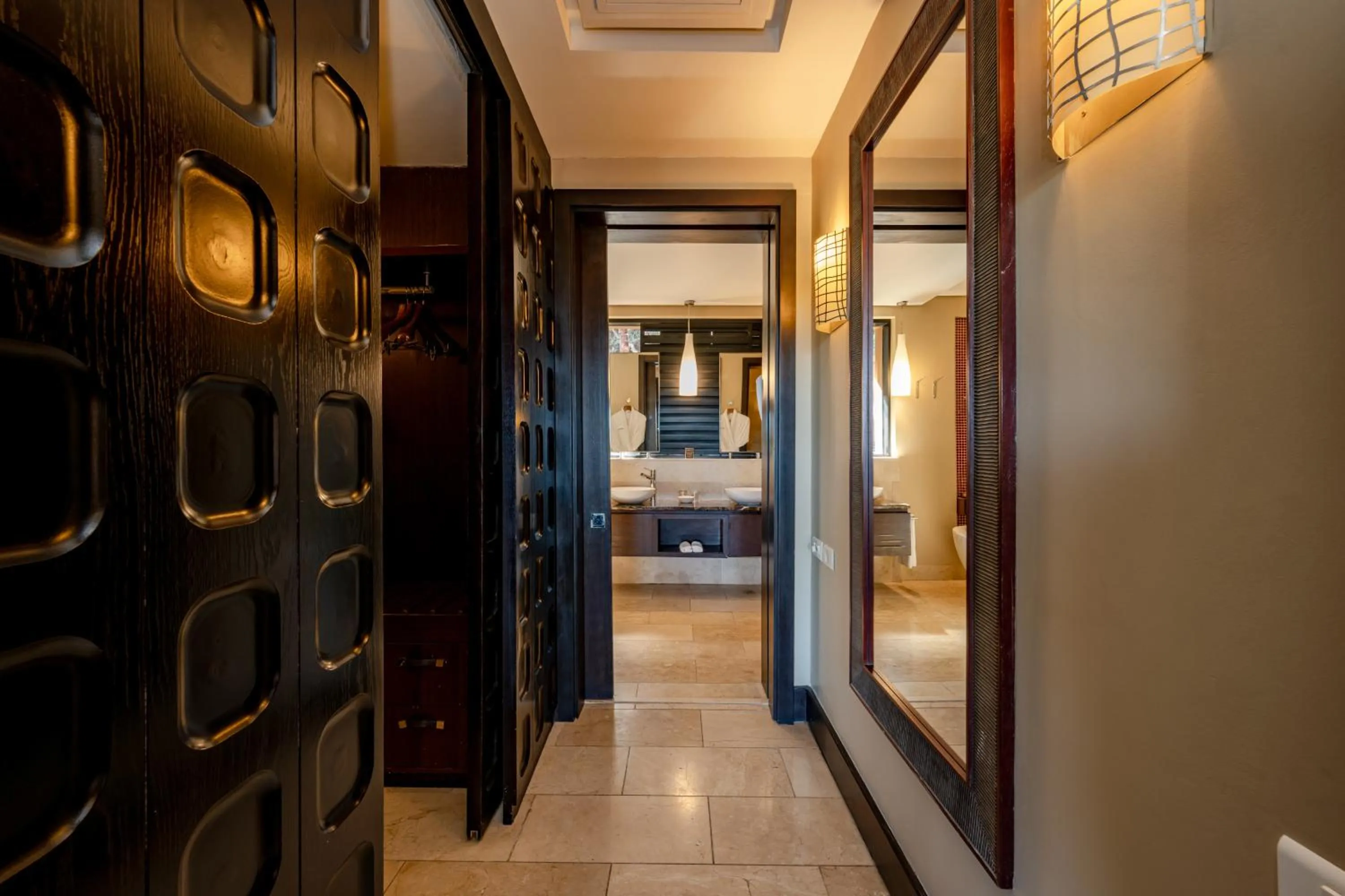 wardrobe, Bed in Pezula Nature Retreat