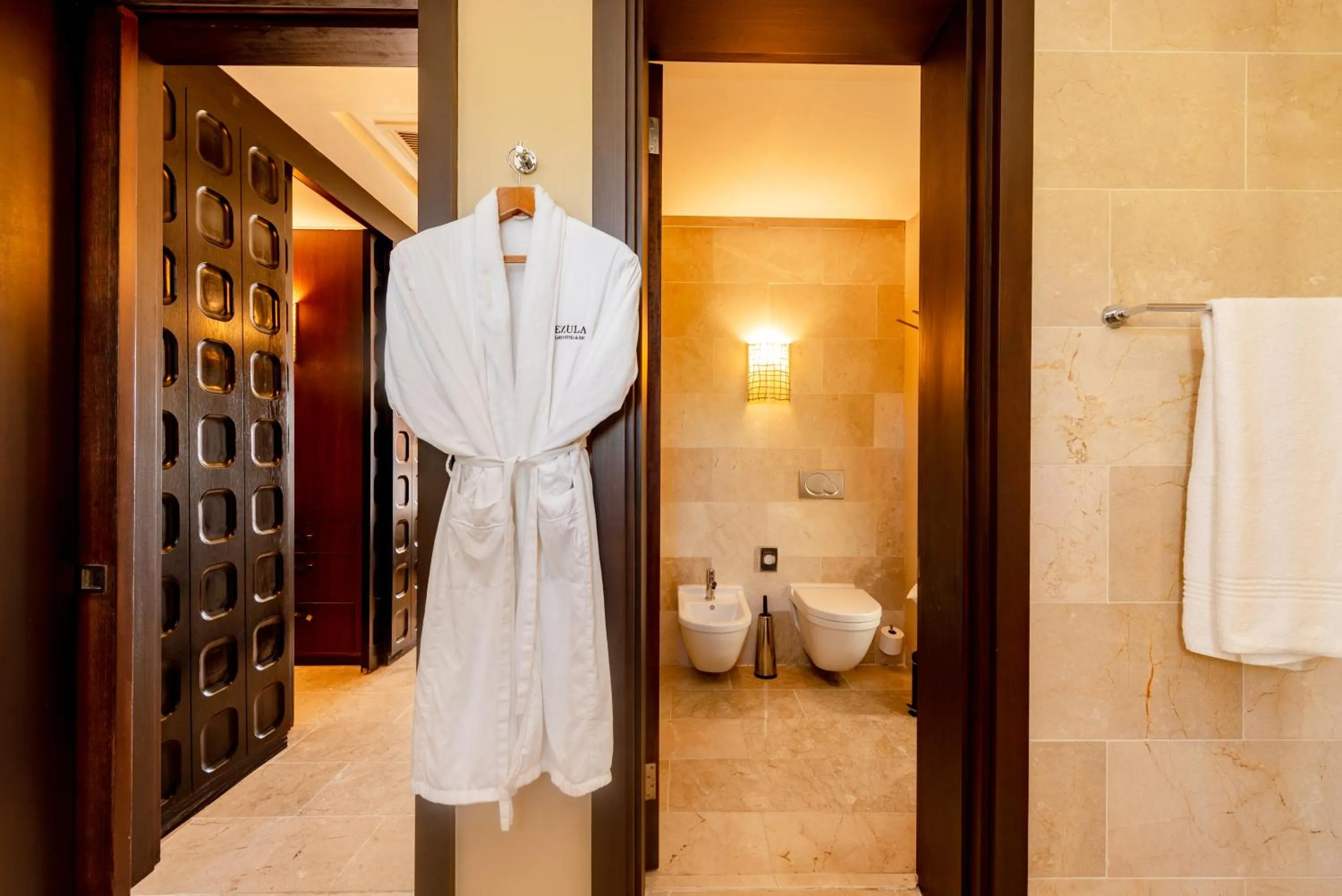 Toilet in Pezula Nature Retreat