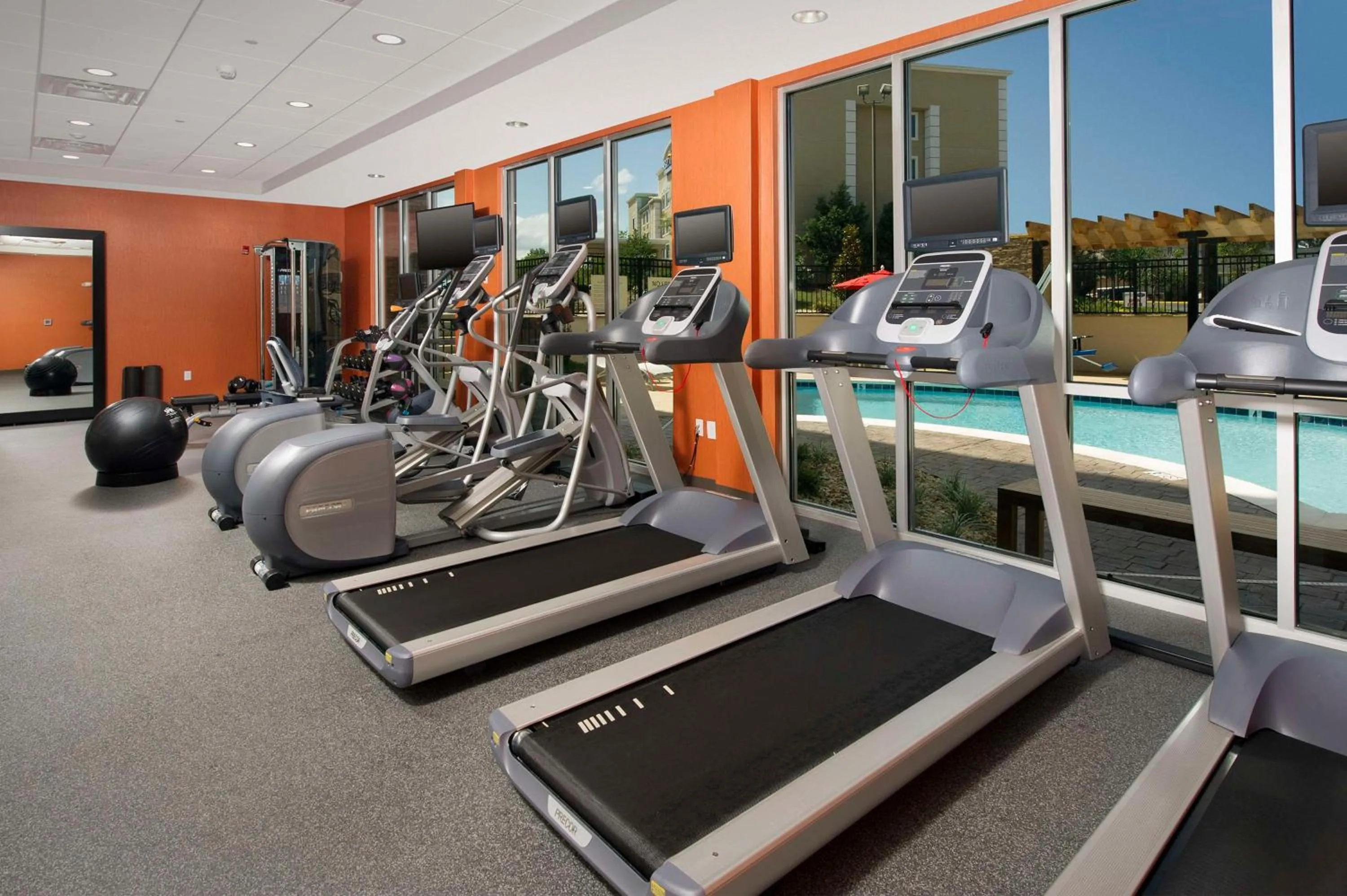 Fitness centre/facilities in Hampton Inn by Hilton Hattiesburg