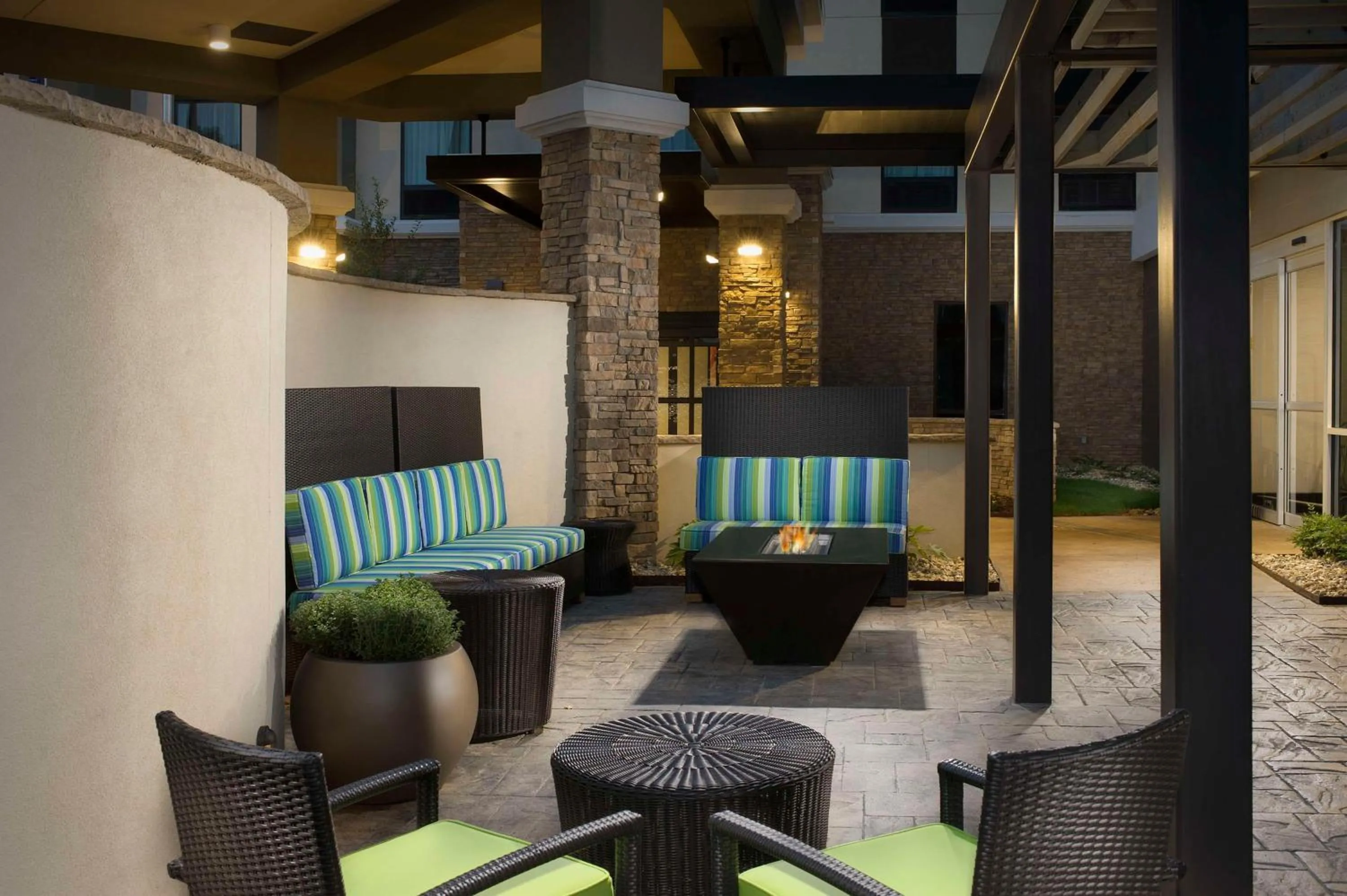 Patio in Hampton Inn by Hilton Hattiesburg