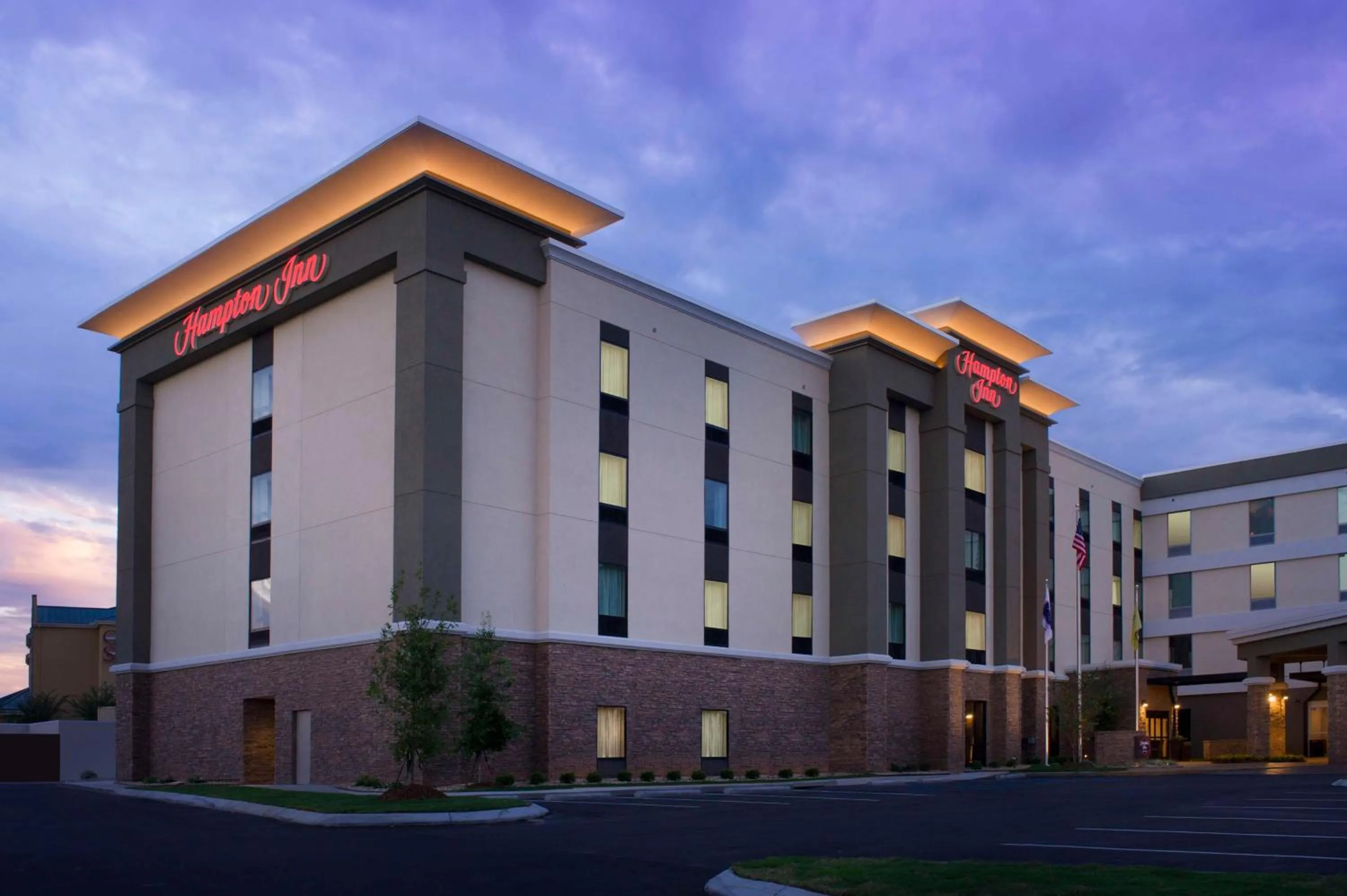 Property building in Hampton Inn by Hilton Hattiesburg