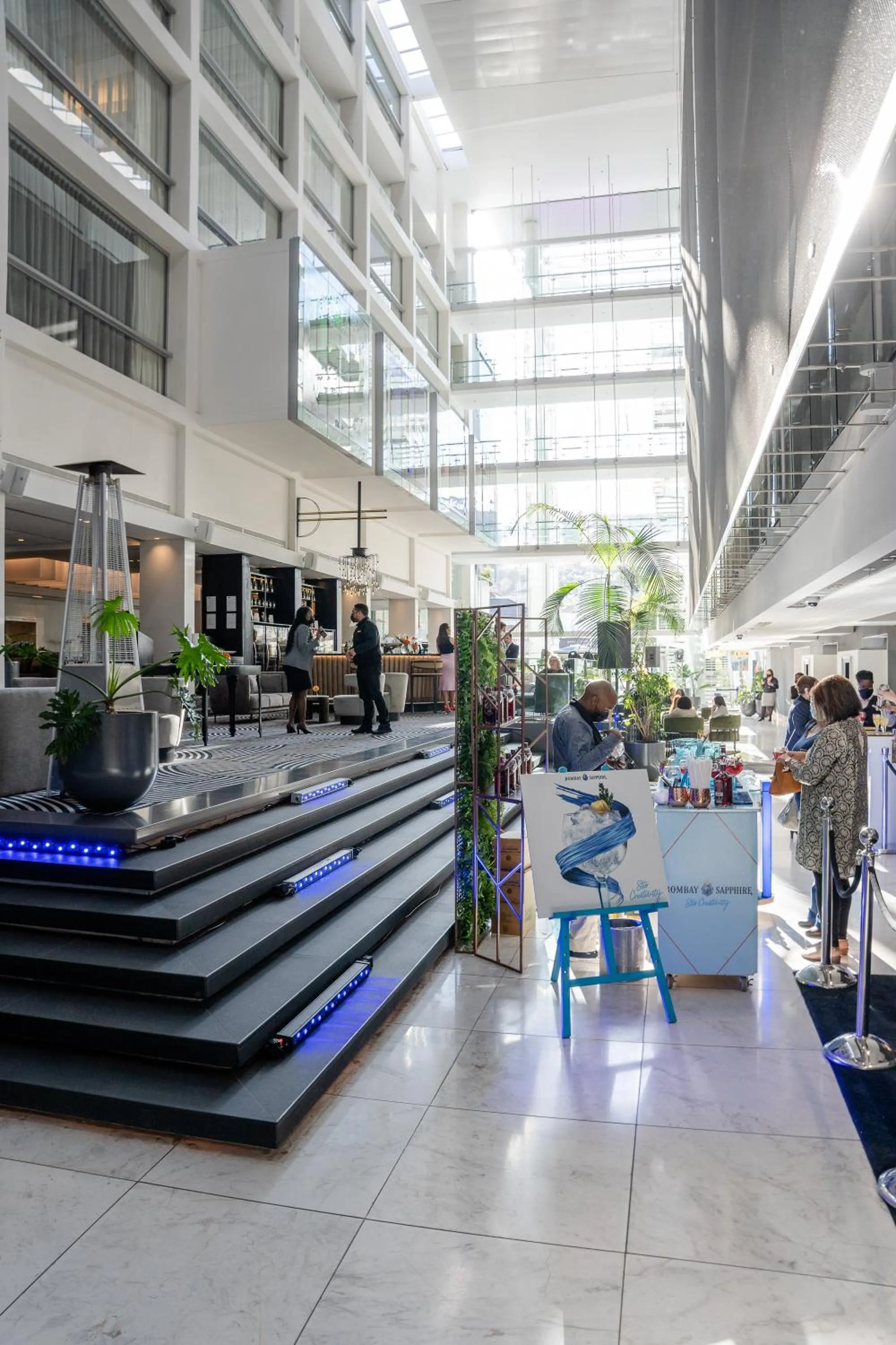 Restaurant/places to eat in The Capital 15 on Orange Hotel & Spa