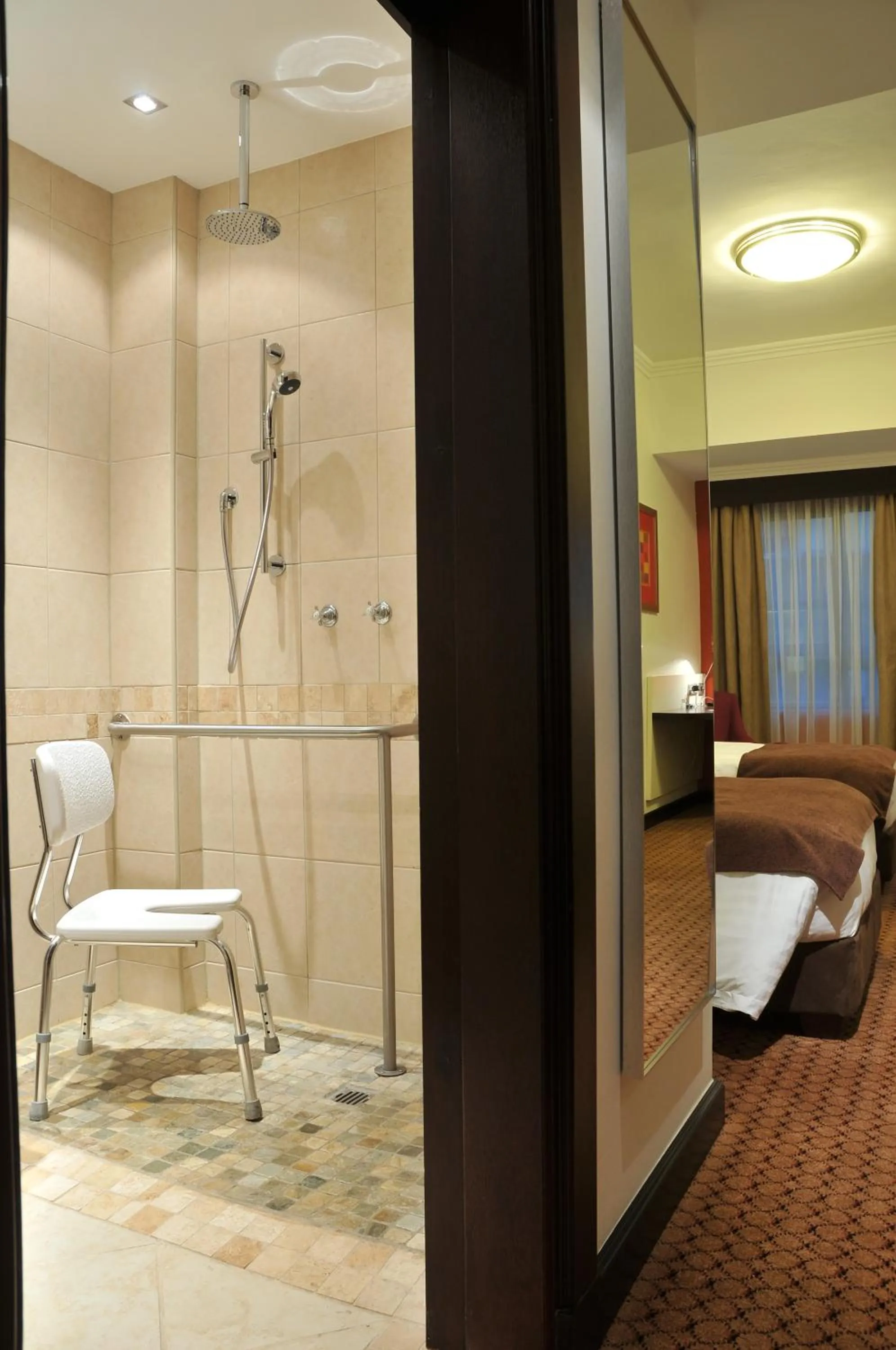 Shower, Bed in Southern Sun Sandton