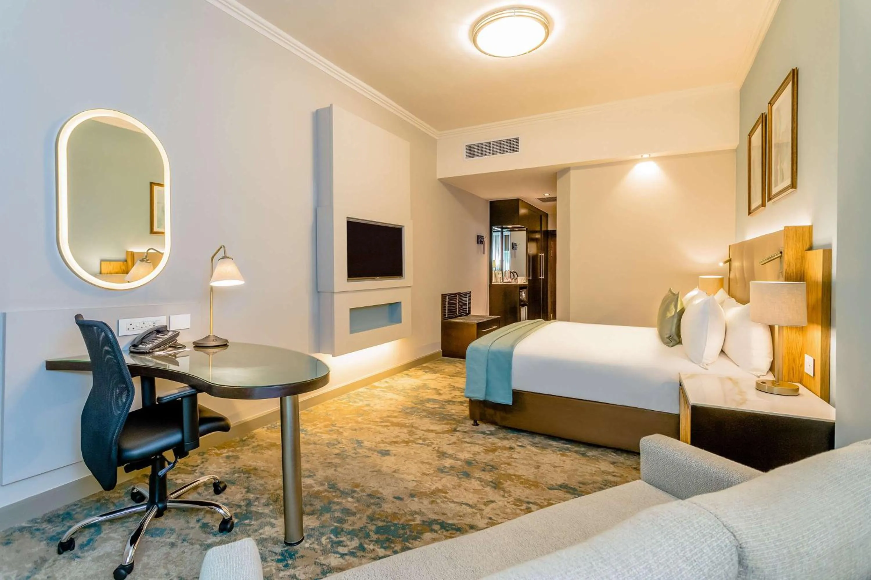 Bedroom, Bed in Southern Sun Sandton