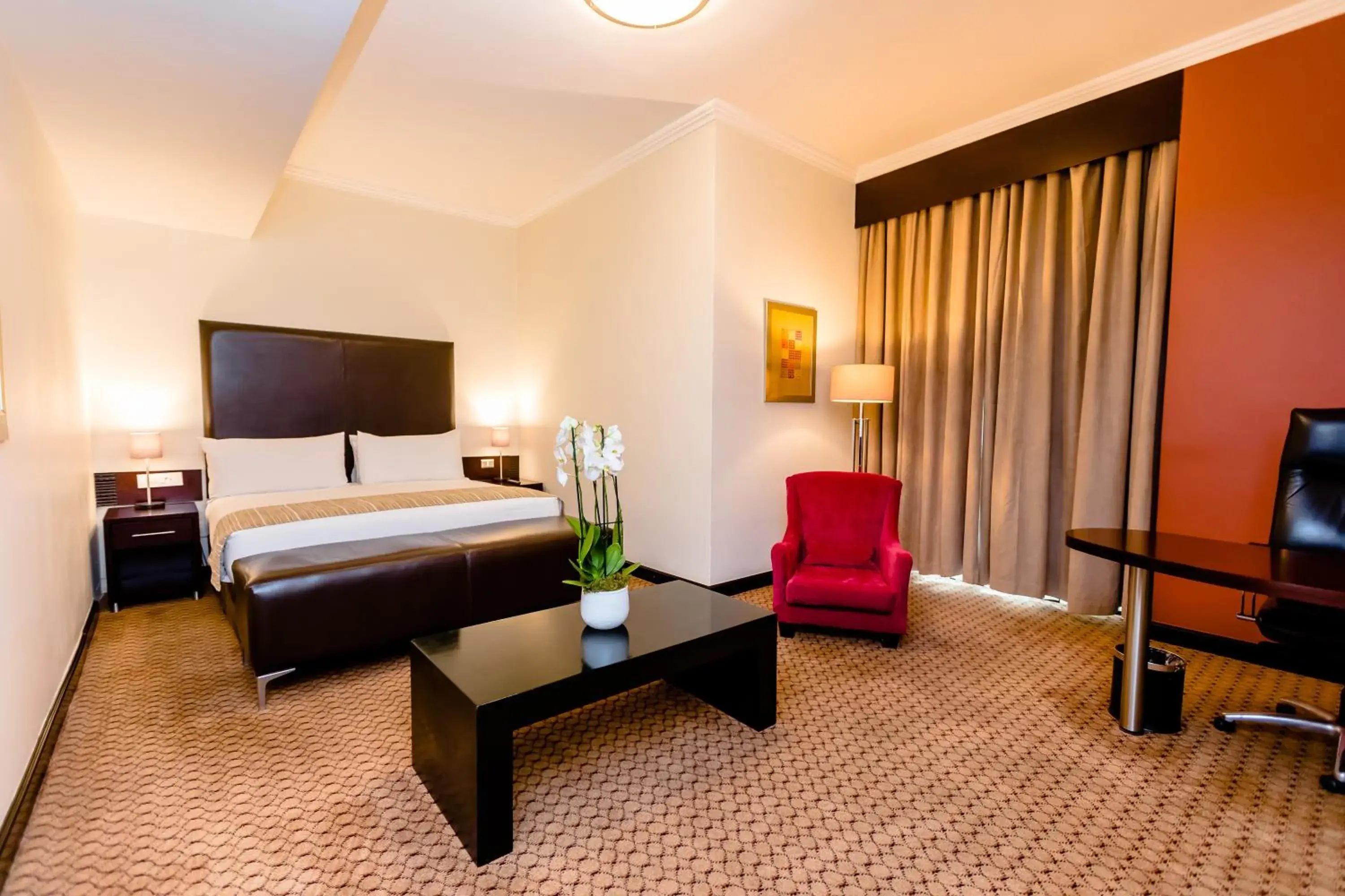 Executive Premium Room in Holiday Inn Sandton, an IHG Hotel Executive Premium Room in Holiday Inn Sandton, an IHG Hotel