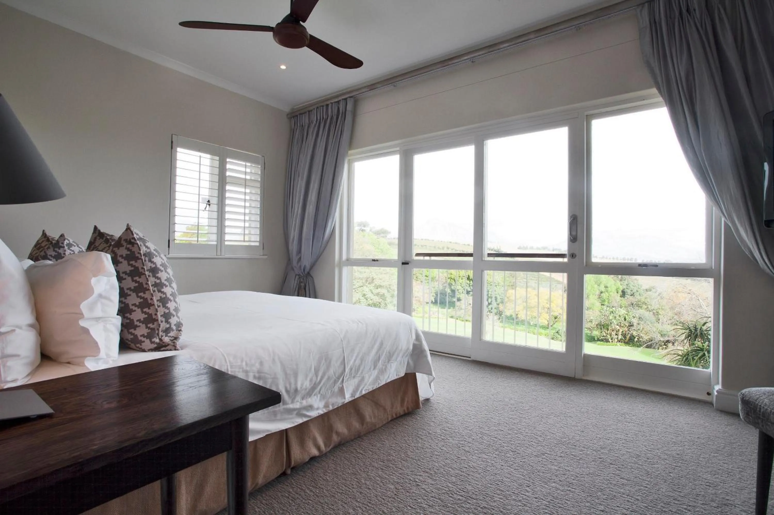 Bedroom, Bed in Sugarbird Manor