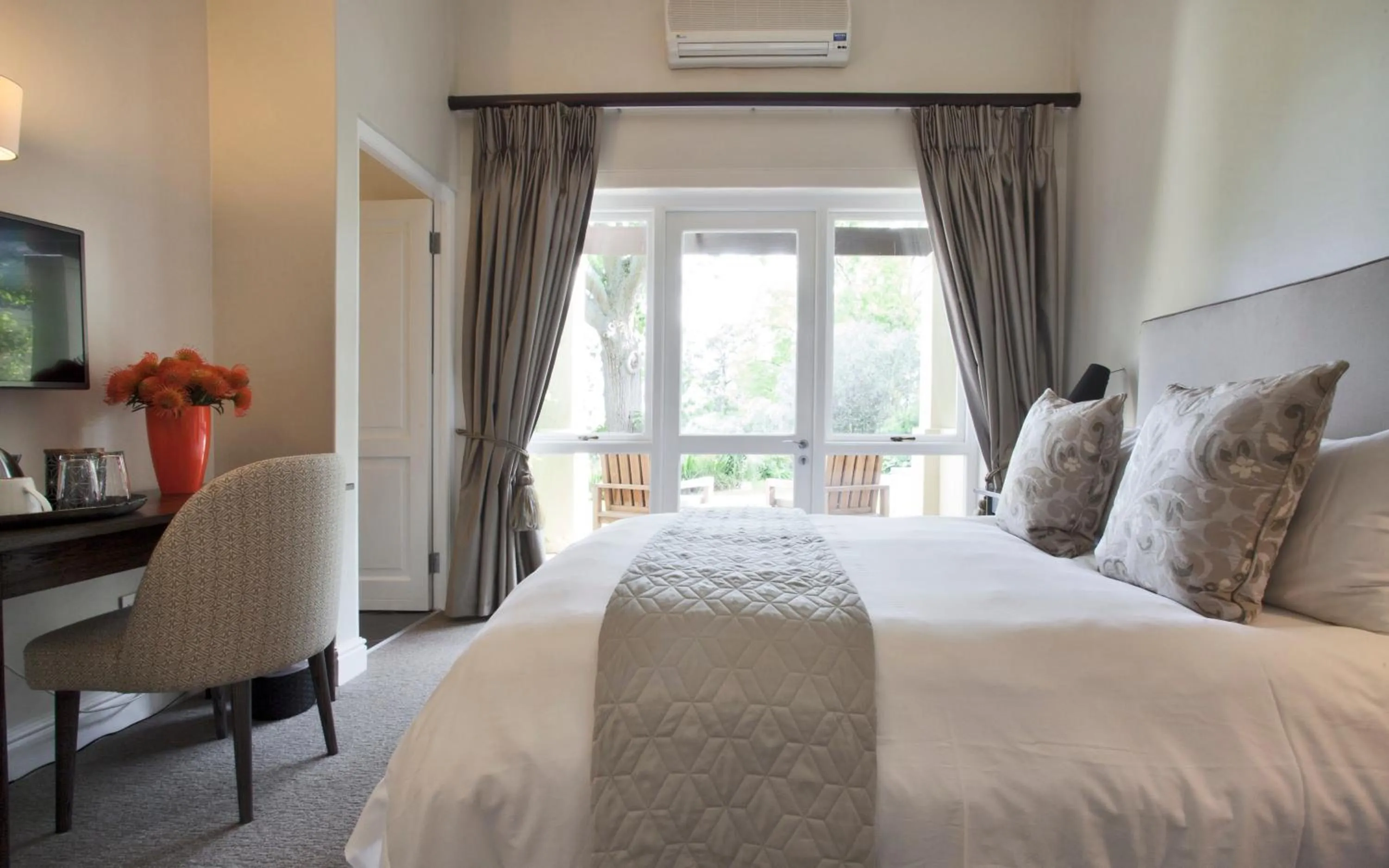 Bedroom, Bed in Sugarbird Manor