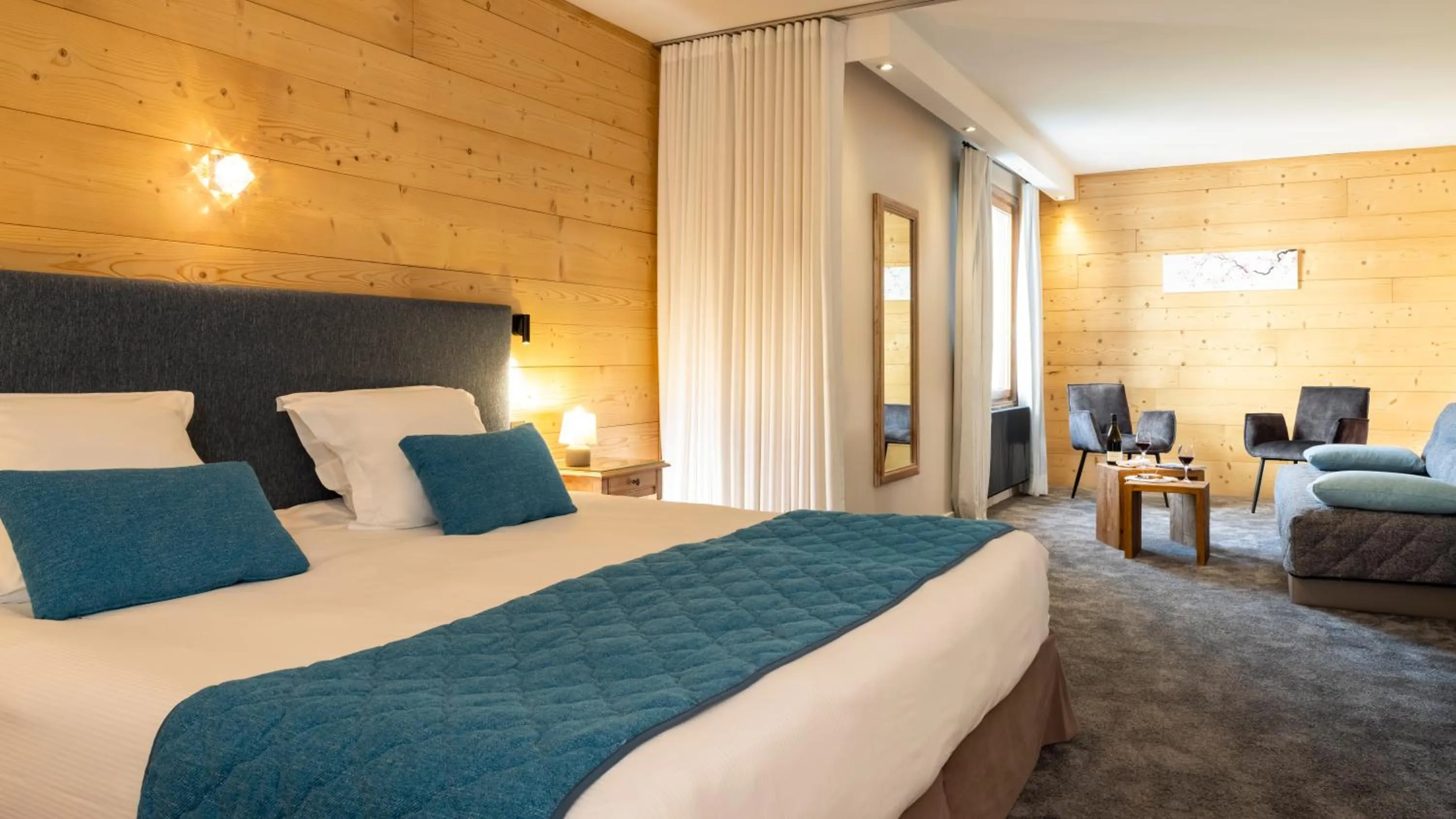 Photo of the whole room, Bed in Hôtel Les Grillons