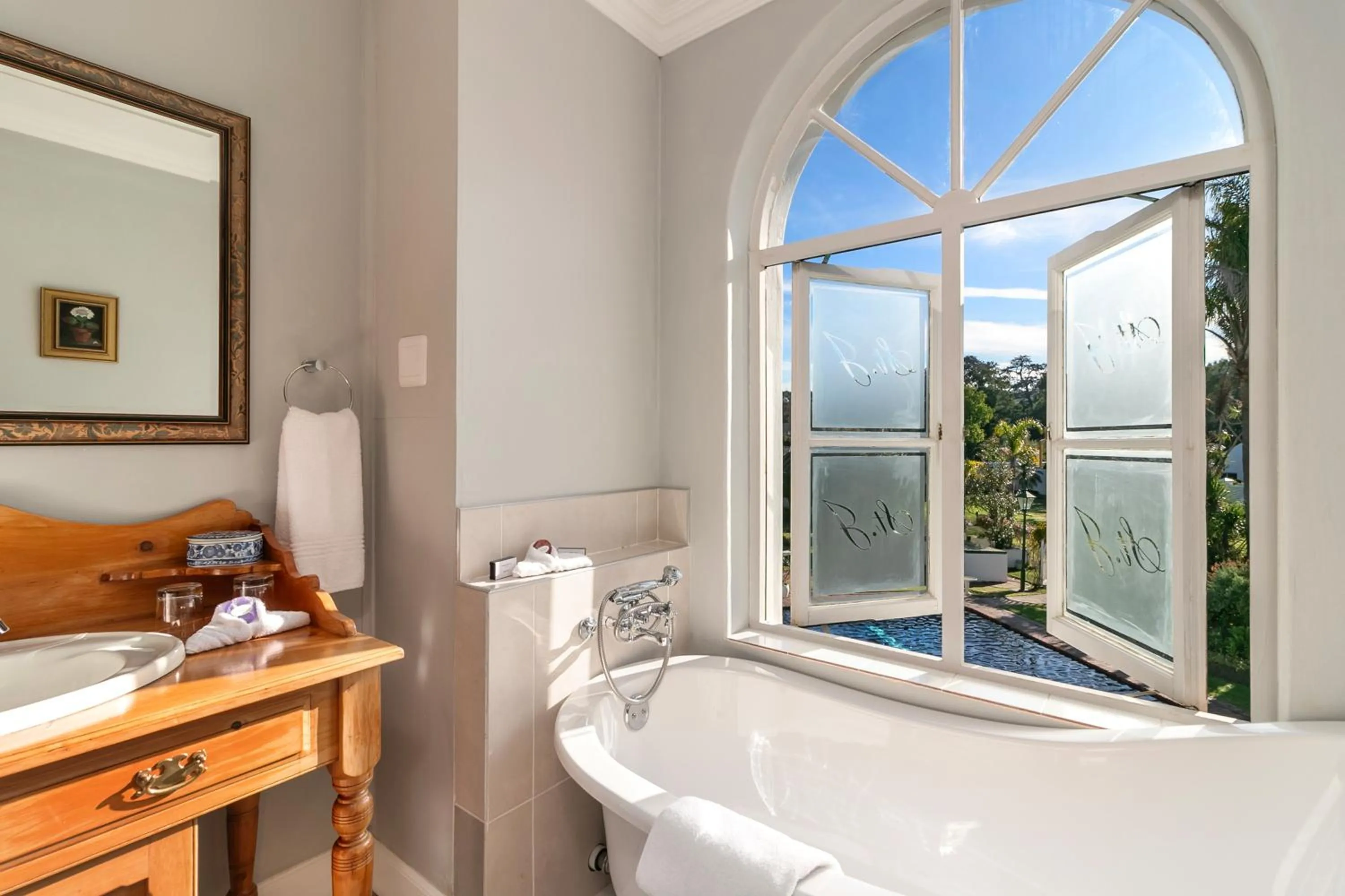 Bathroom, Bed in St. James of Knysna