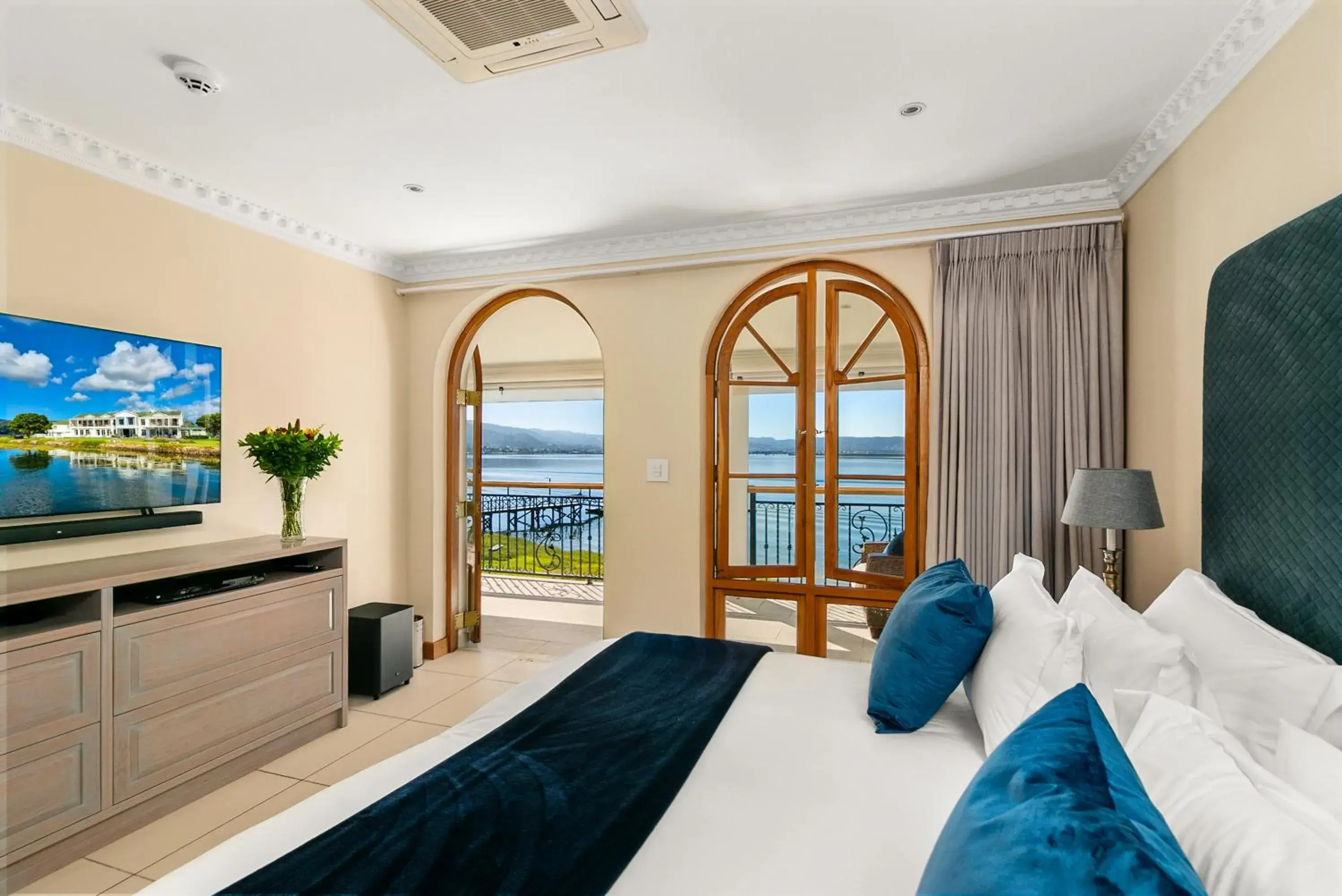 Apartment with View and Balcony in St. James of Knysna Apartment with View and Balcony in St. James of Knysna