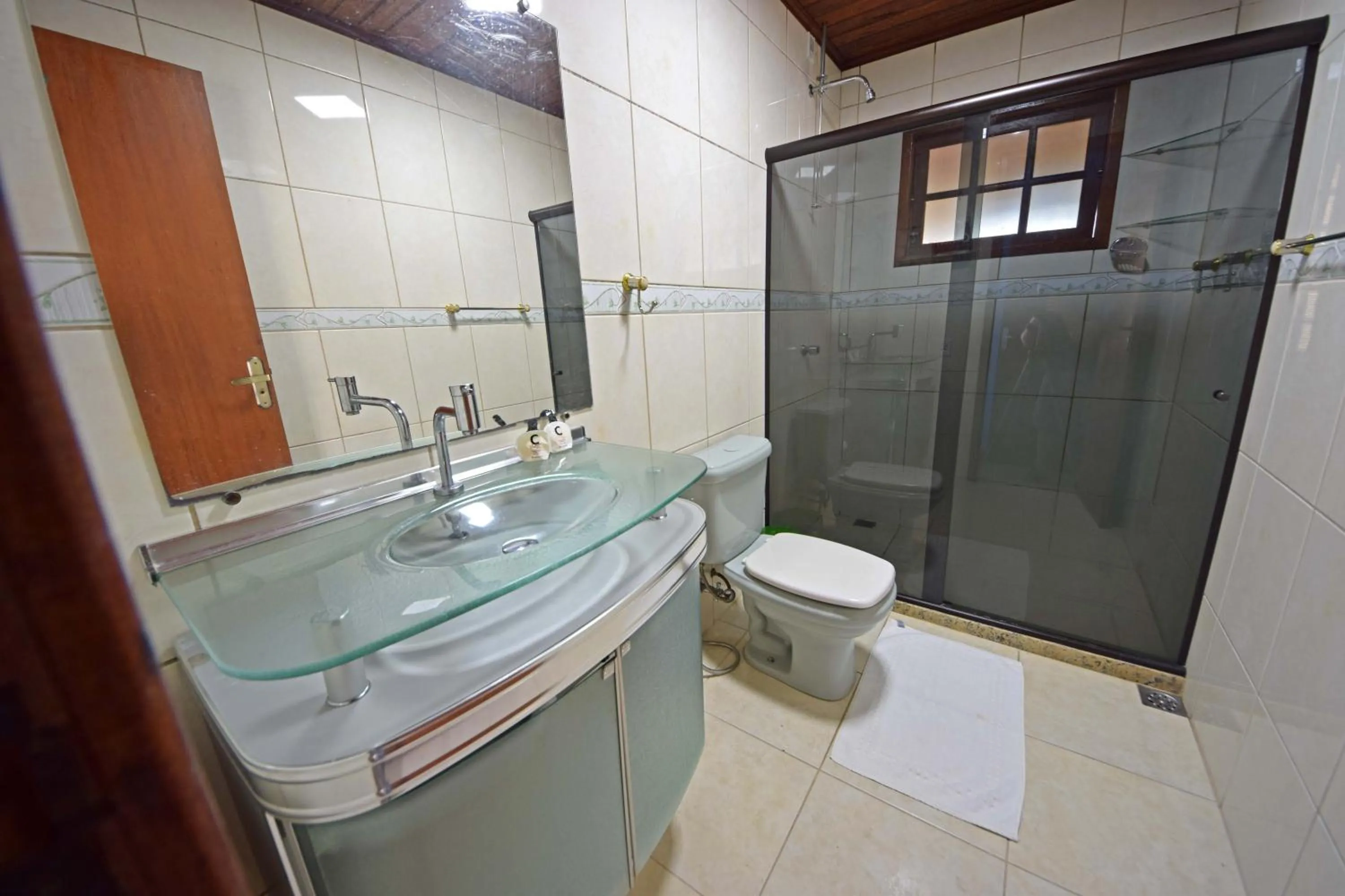 Bathroom in Alta Colina Chalés