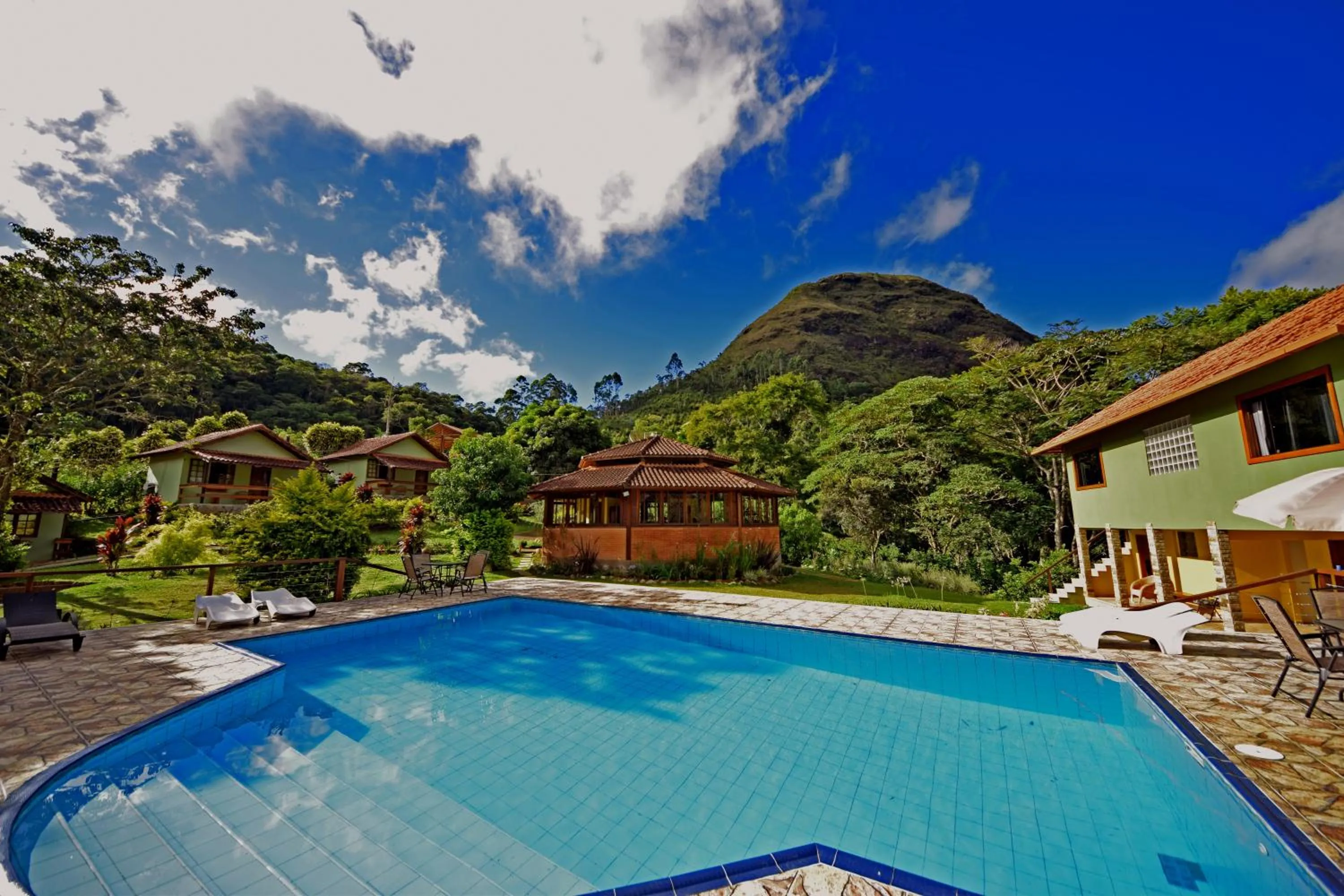 Swimming pool in Alta Colina Chalés